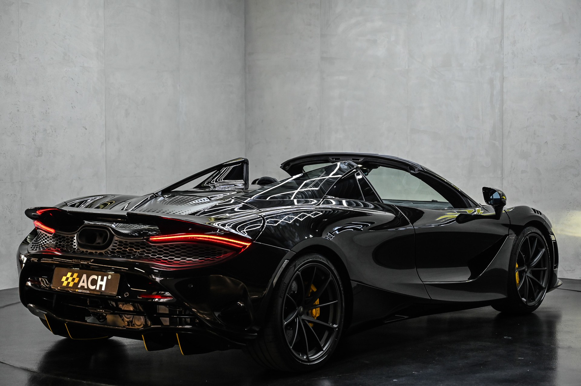 McLAREN 750S Spider-image-14