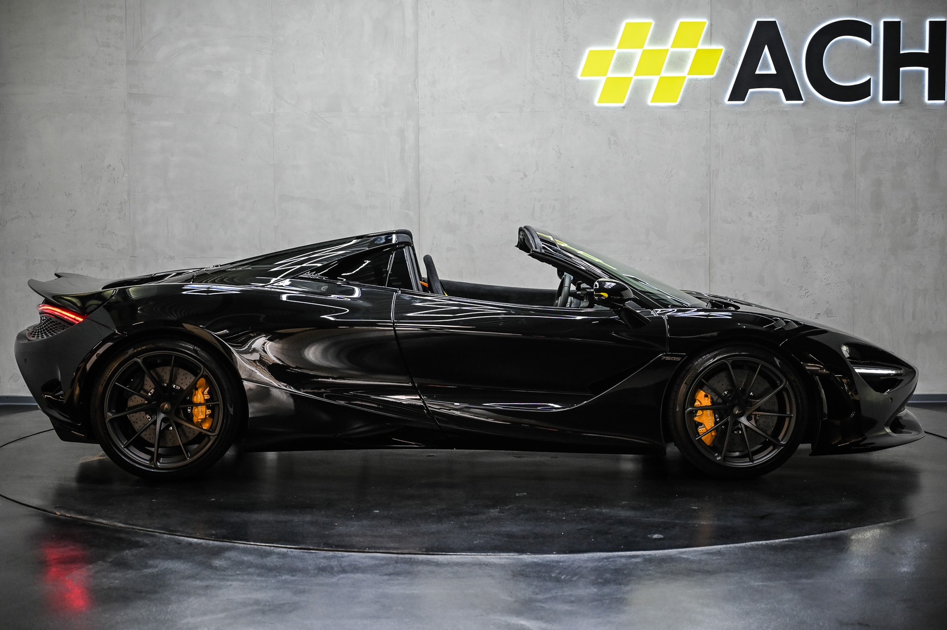 McLAREN 750S Spider-image-16