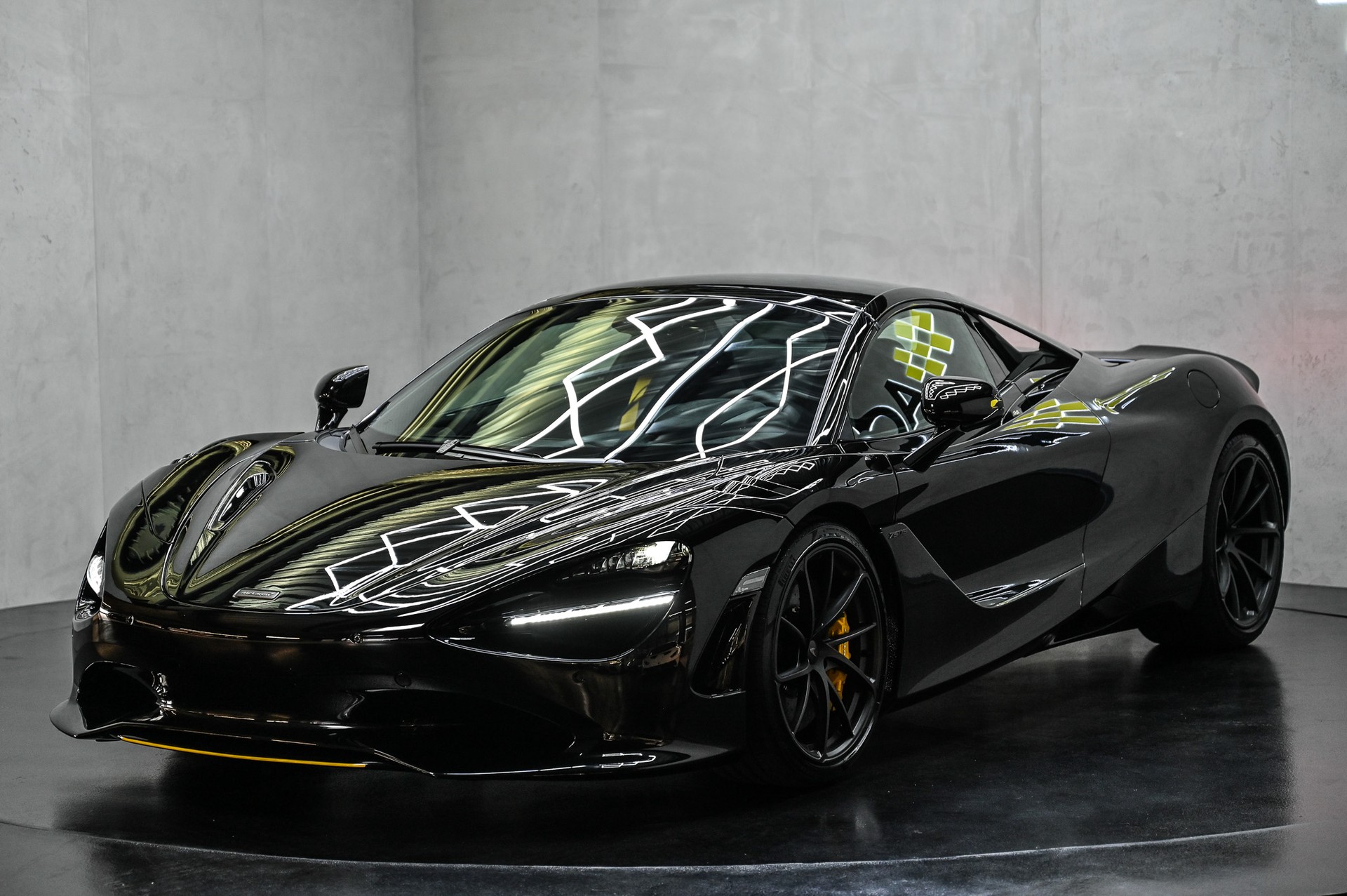 McLAREN 750S Spider-image-5