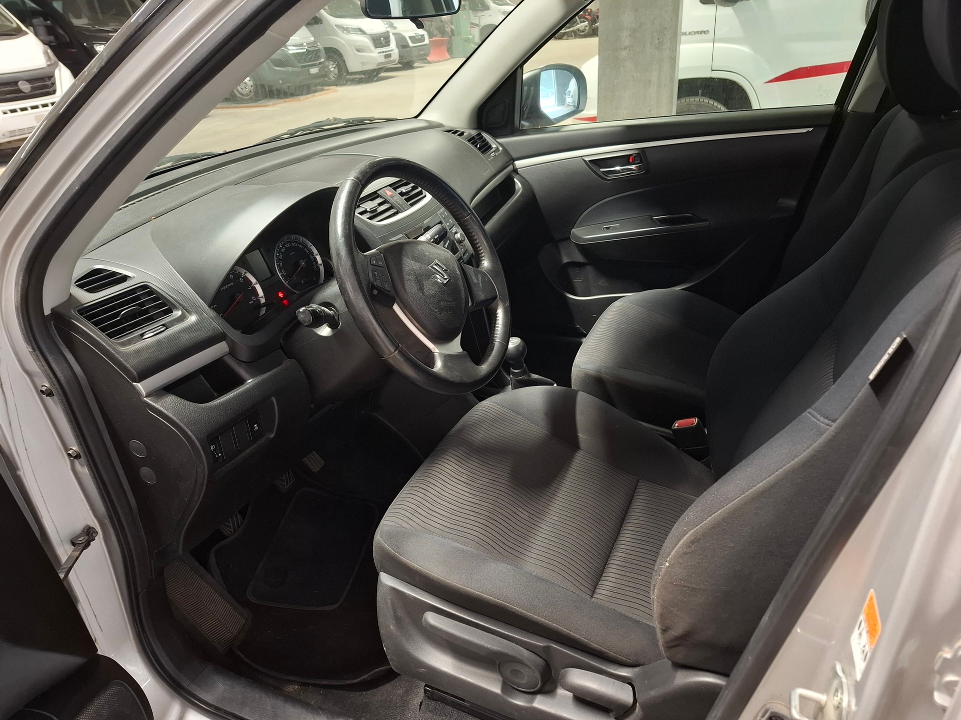 SUZUKI Swift 1.2i 16V GL Top 4x4-image-4