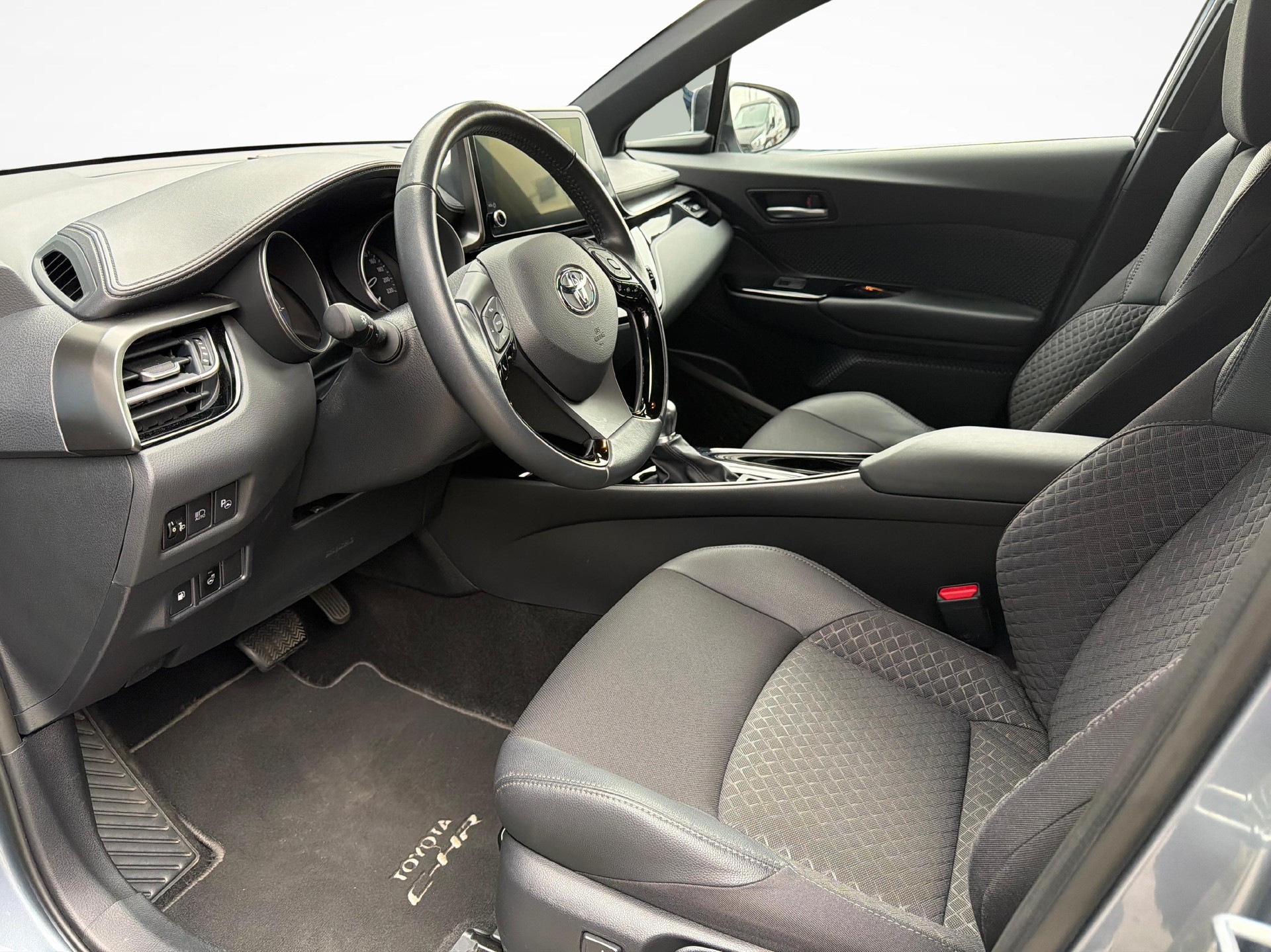 TOYOTA C-HR 1.8 VVTi HSD Trend-image-10
