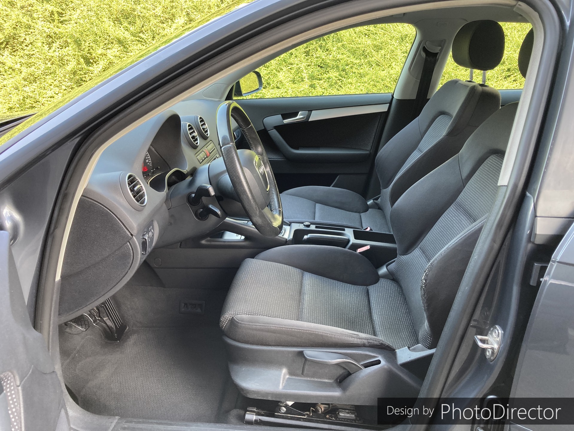 AUDI A3 Sportback 2.0 Turbo FSI Attraction-image-4