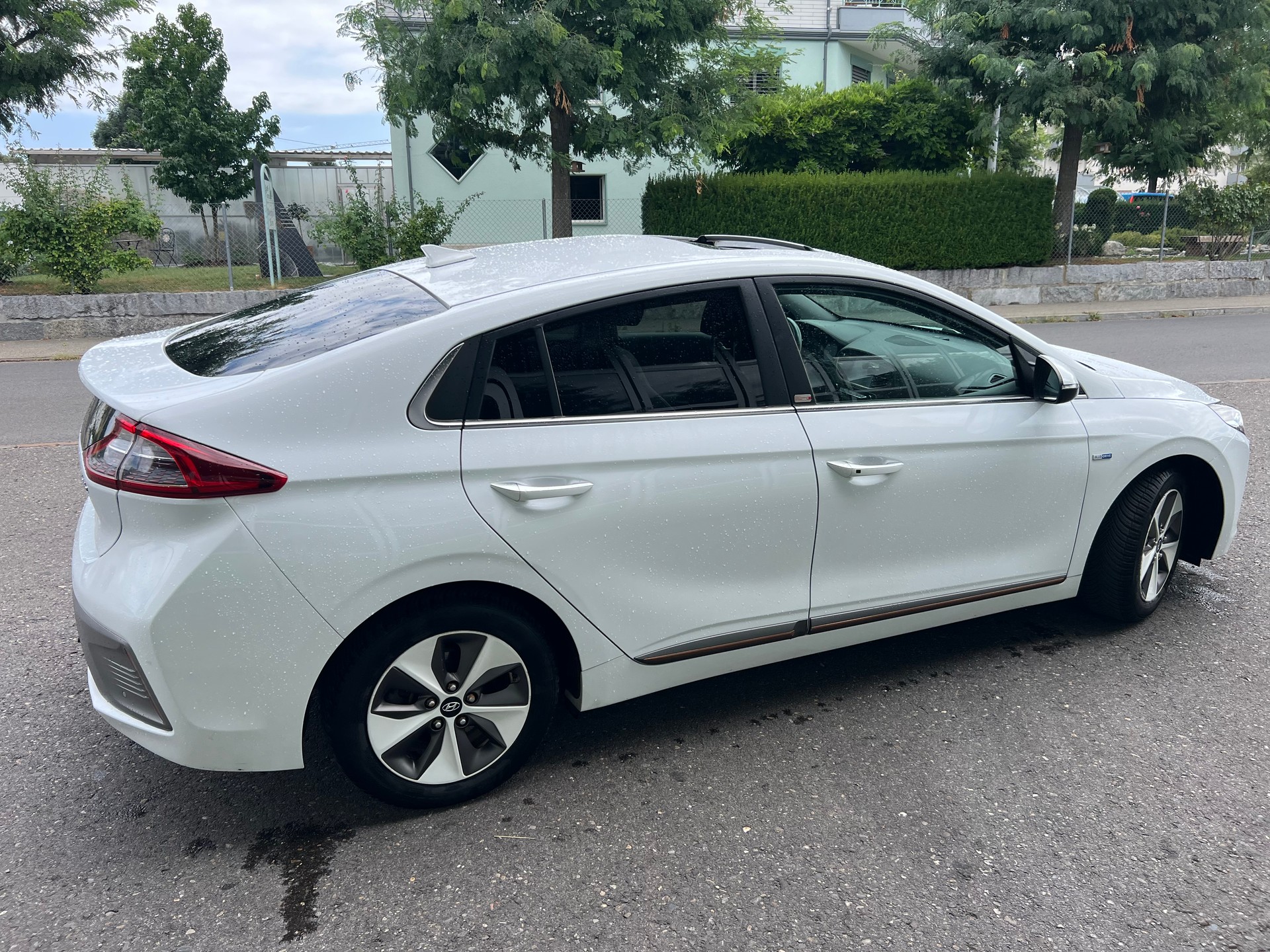 HYUNDAI 28 kWh Electric Vertex-image-1