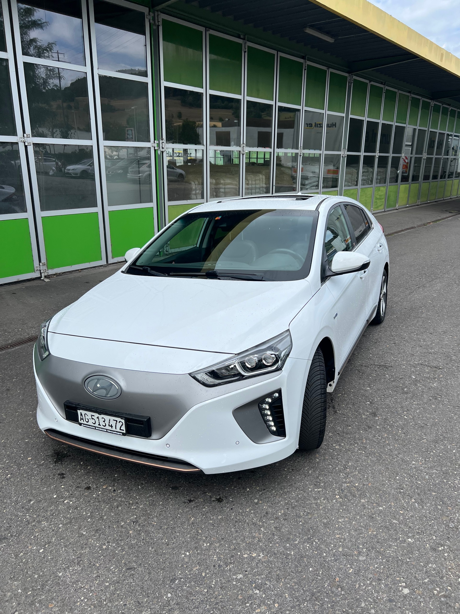 HYUNDAI 28 kWh Electric Vertex-image-0