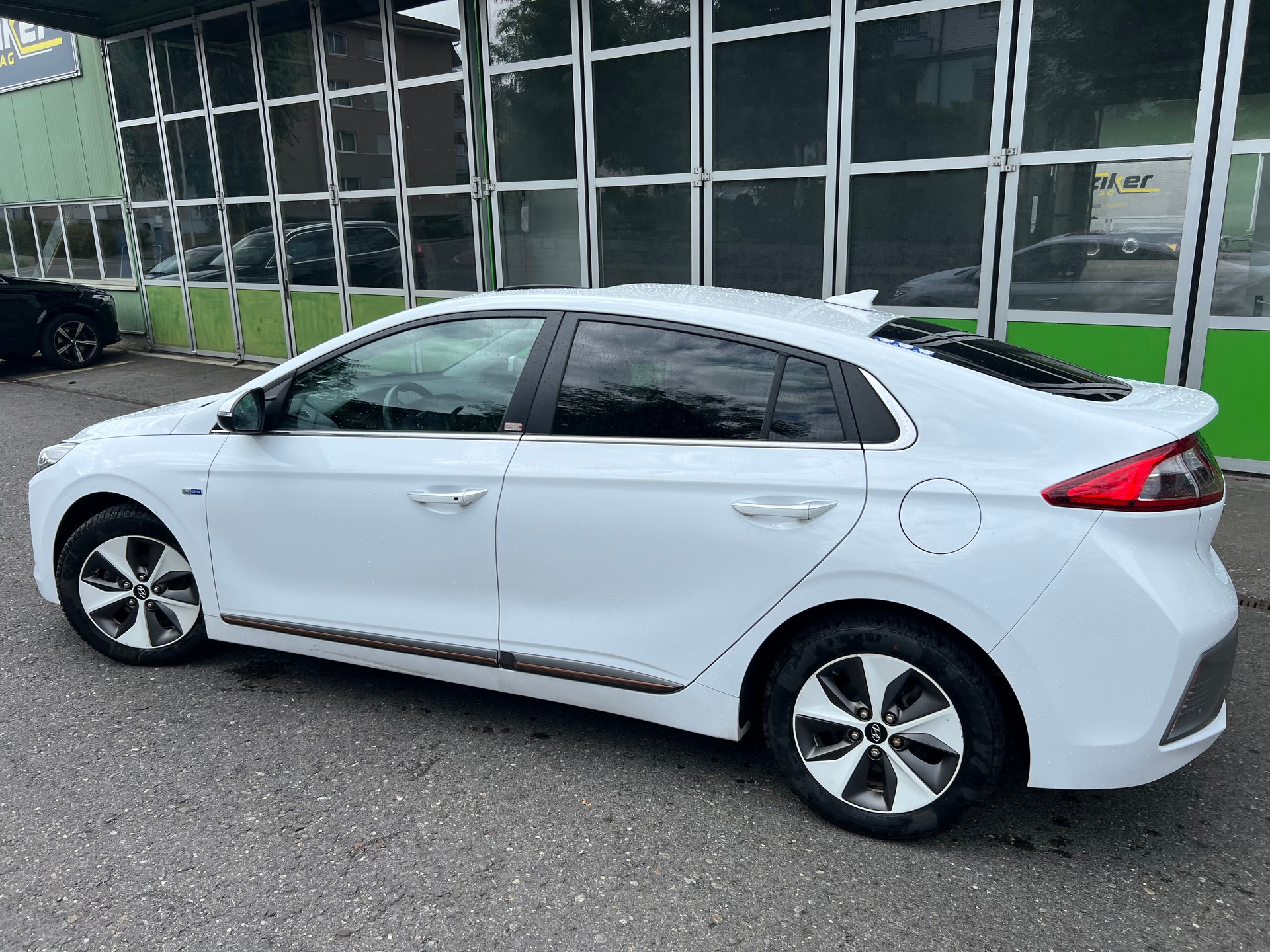 HYUNDAI 28 kWh Electric Vertex-image-3