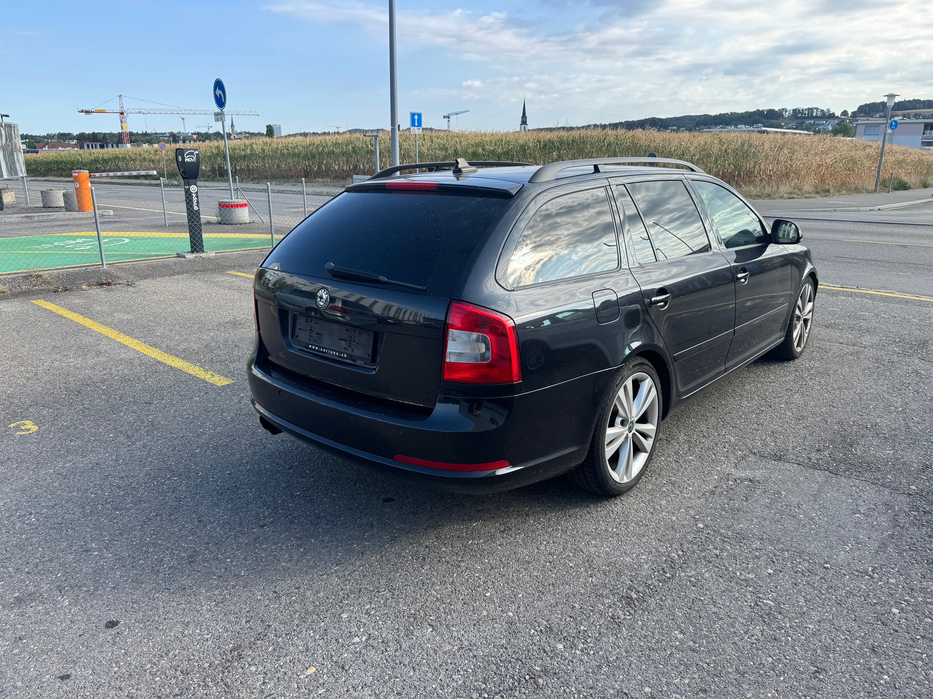 SKODA Octavia Combi 2.0 TSI RS-image-9