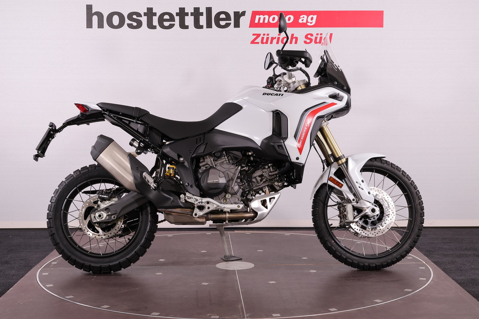 DUCATI Desert X (69)-showroom-element-3