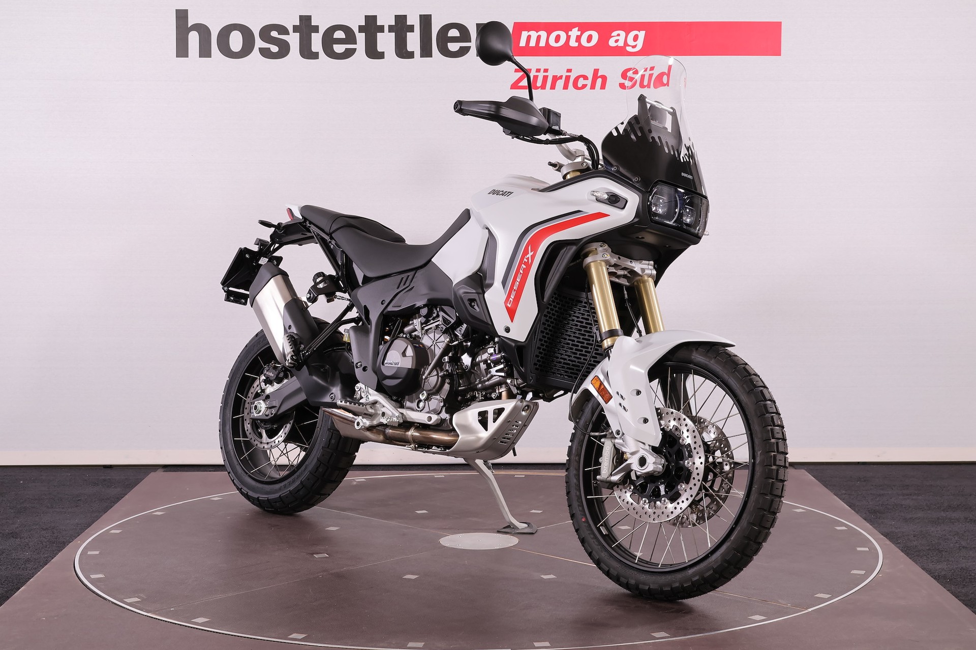 DUCATI Desert X (69)-showroom-element-2