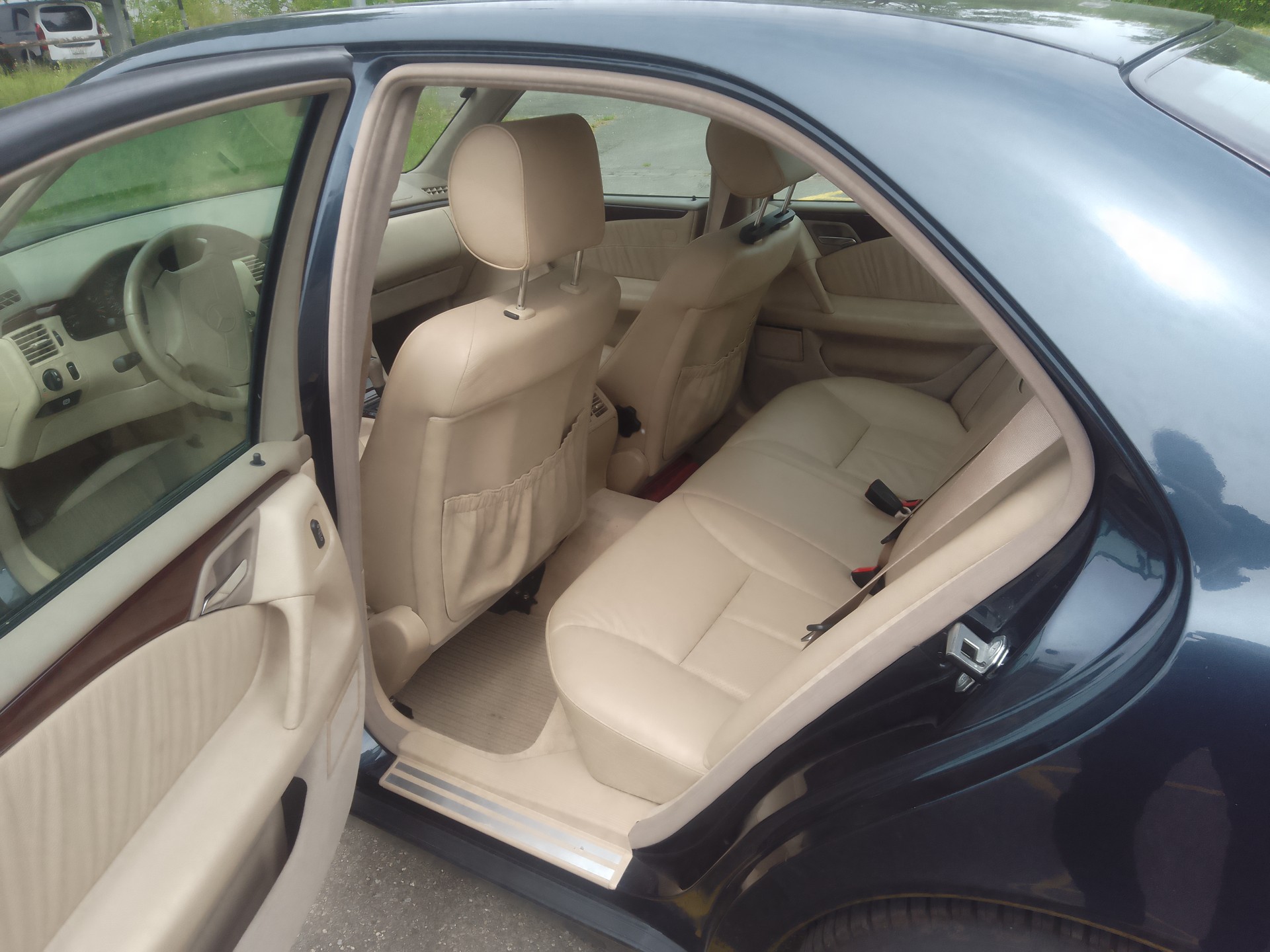 MERCEDES-BENZ-image-4