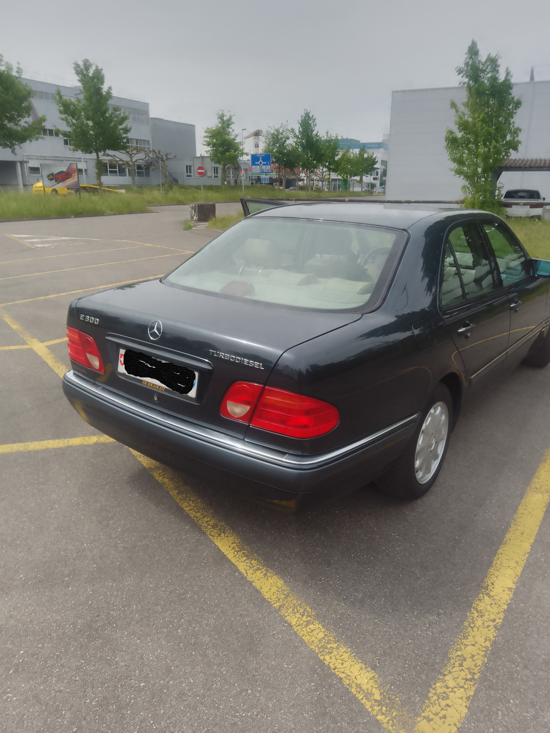 MERCEDES-BENZ-image-2