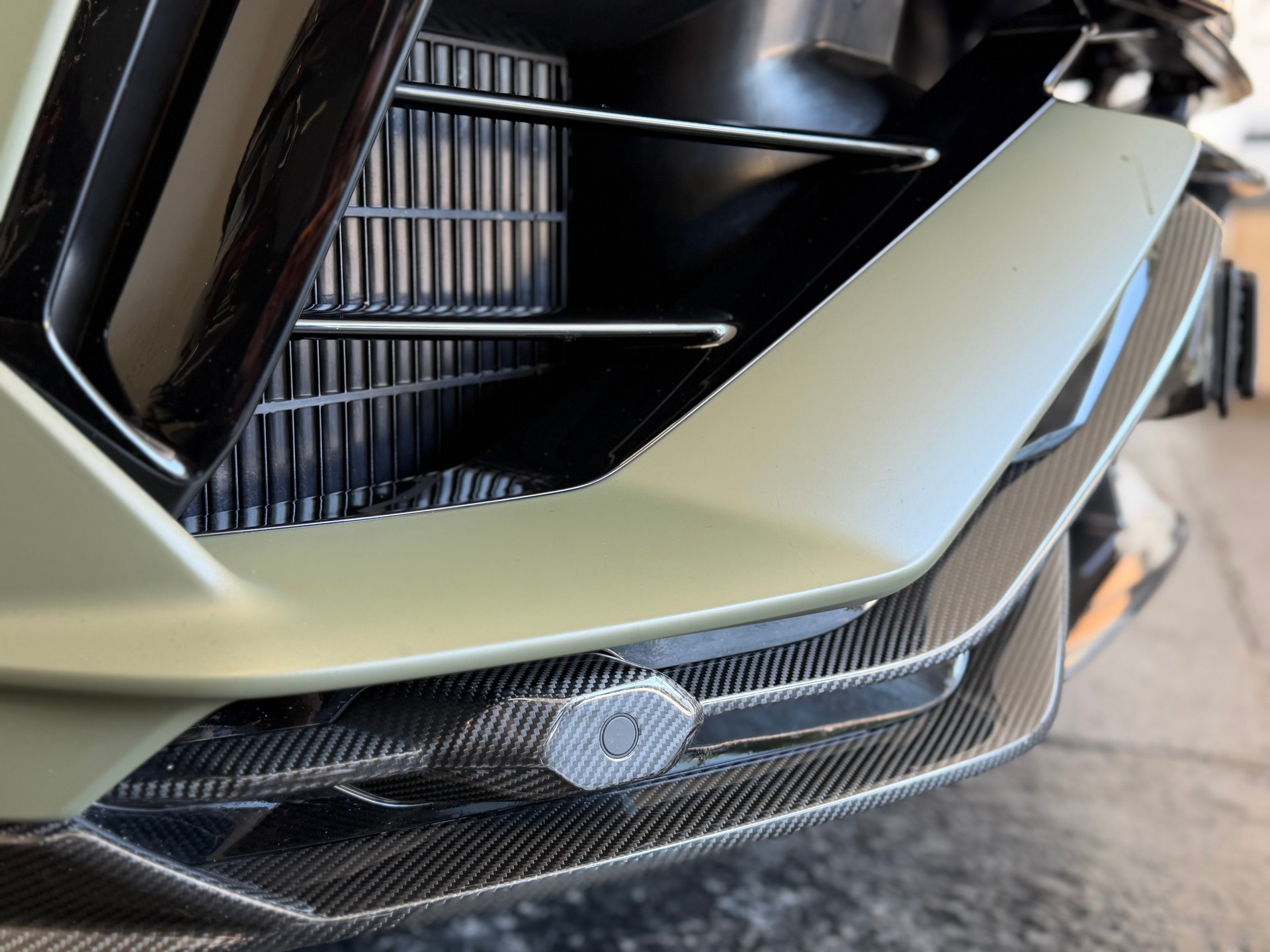 LAMBORGHINI Urus Performante Akrapovic-image-11