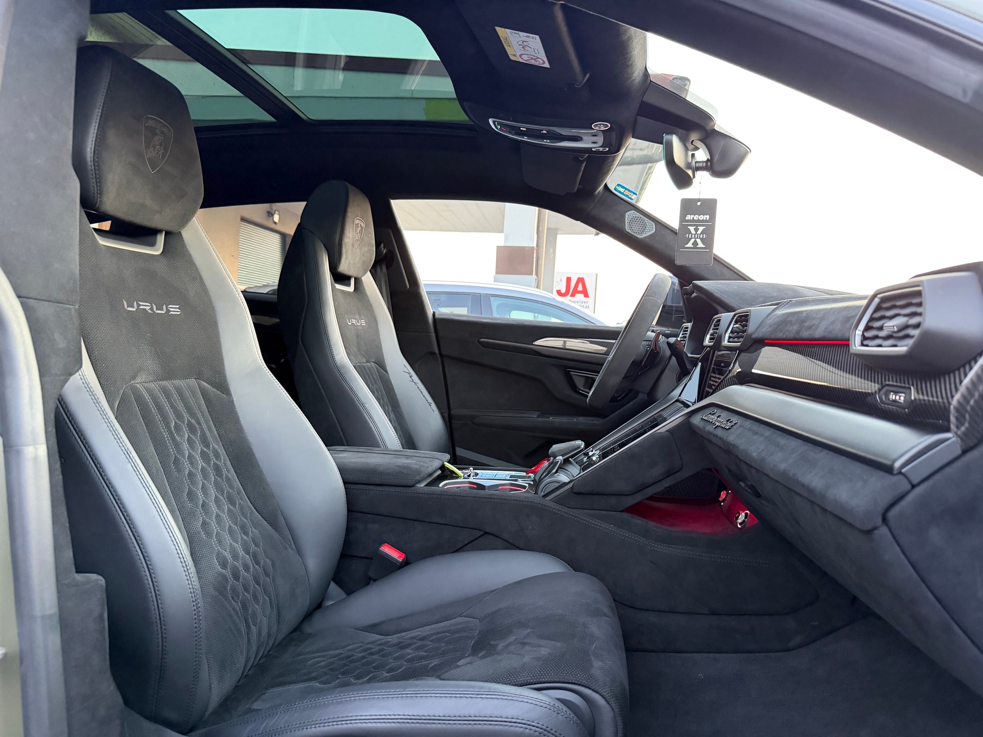 LAMBORGHINI Urus Performante Akrapovic-image-21