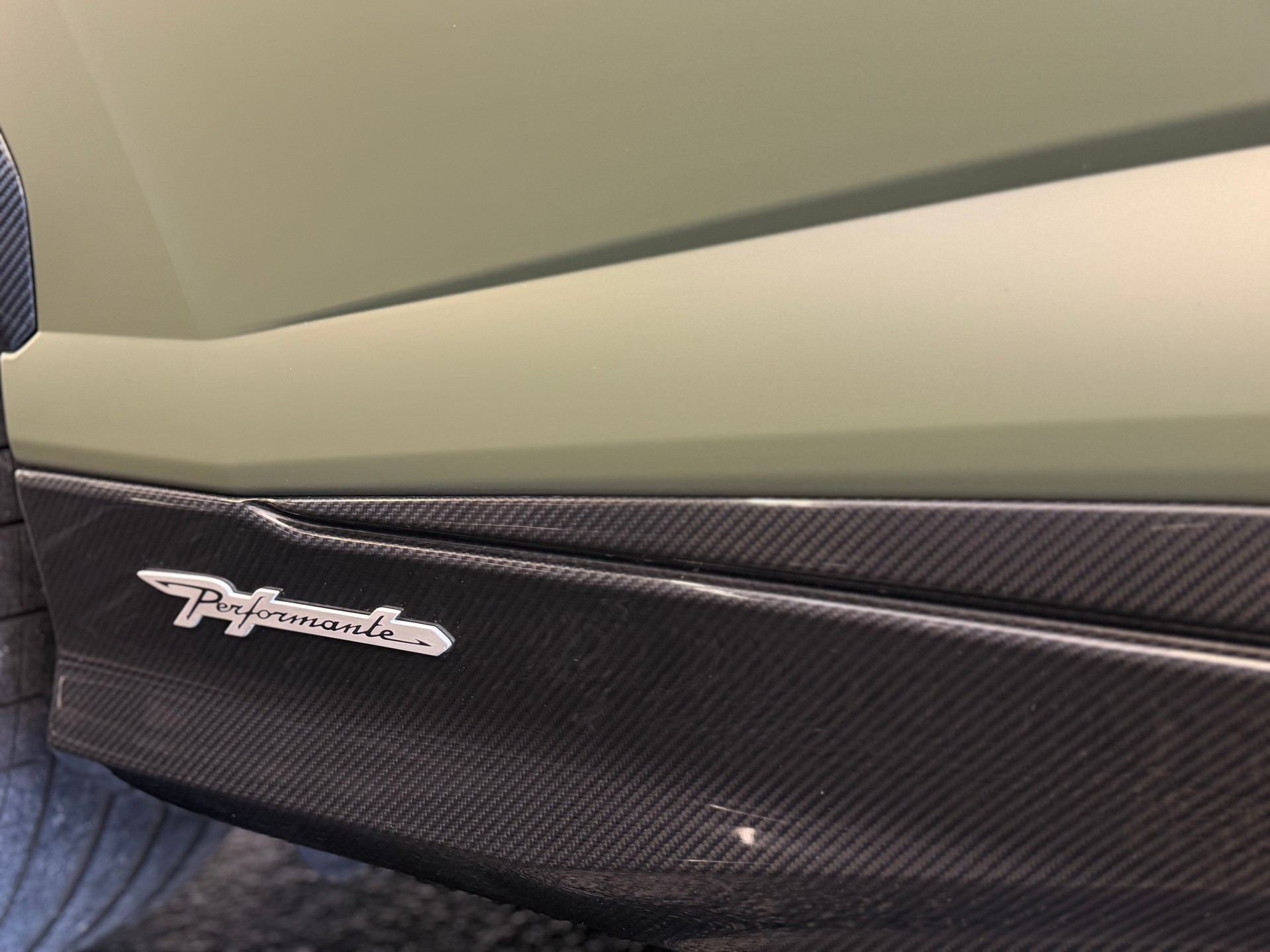 LAMBORGHINI Urus Performante Akrapovic-image-12