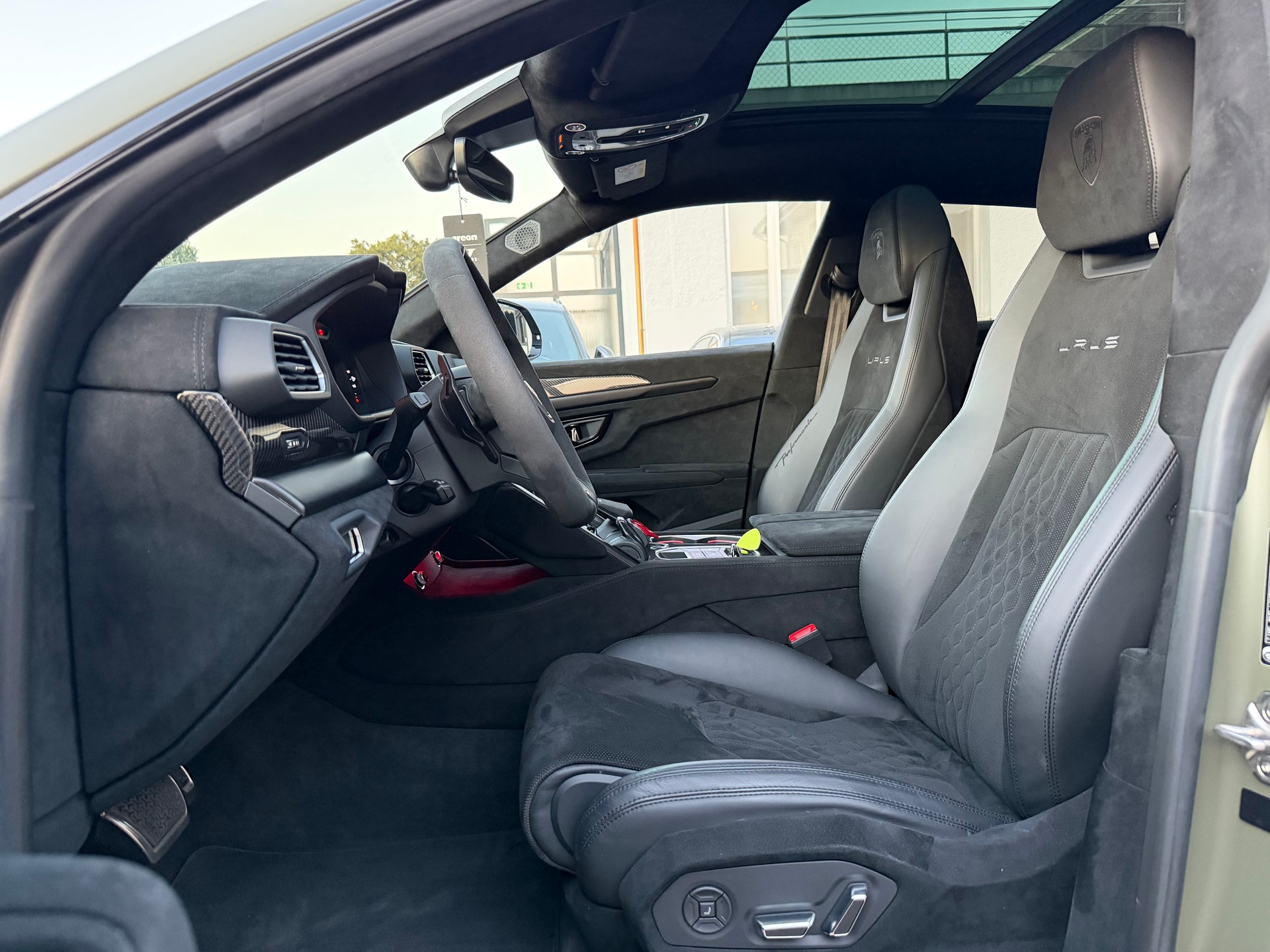 LAMBORGHINI Urus Performante Akrapovic-image-17