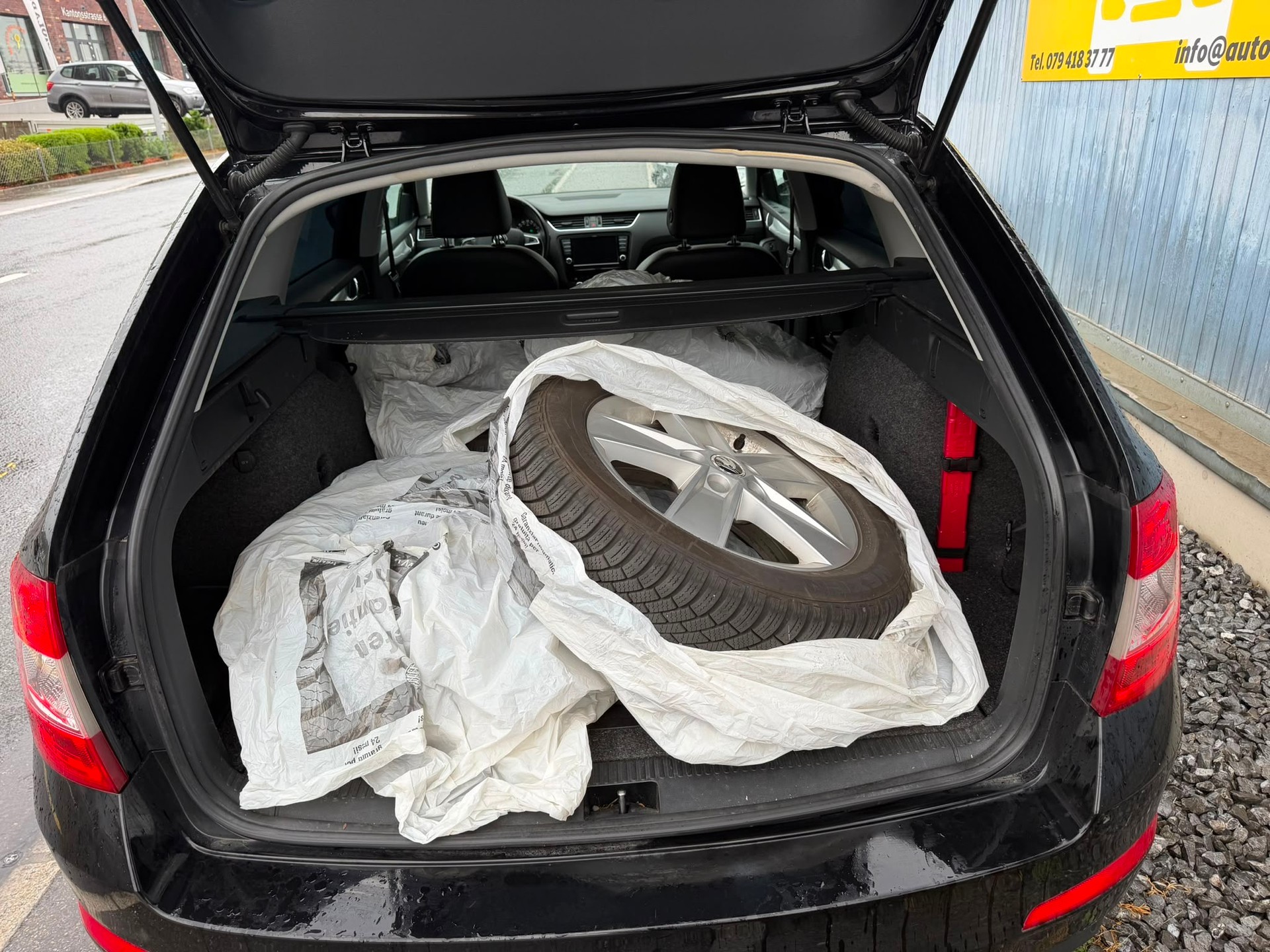 SKODA Octavia Combi 1.8 TSI Elegance 4x4 DSG-image-17