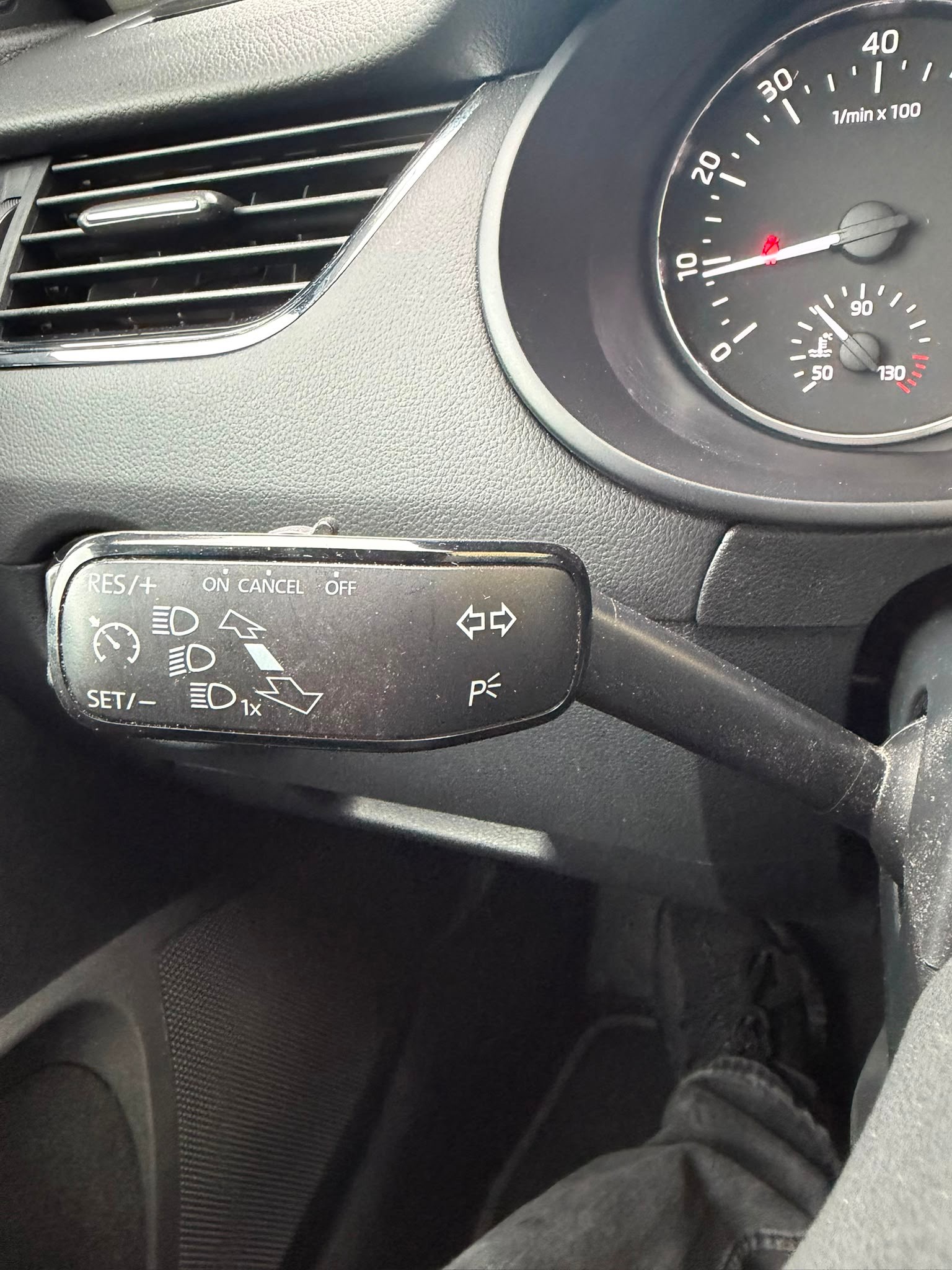 SKODA Octavia Combi 1.8 TSI Elegance 4x4 DSG-image-14