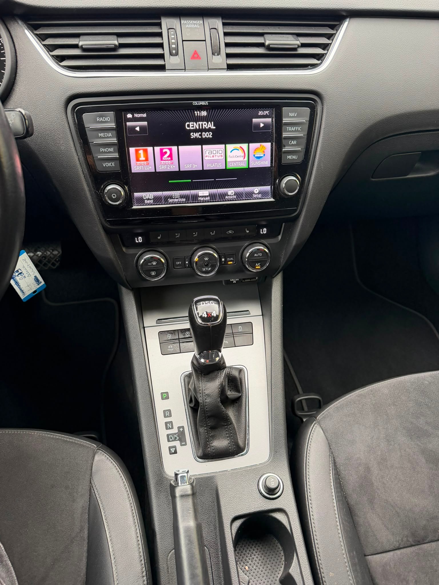 SKODA Octavia Combi 1.8 TSI Elegance 4x4 DSG-image-10