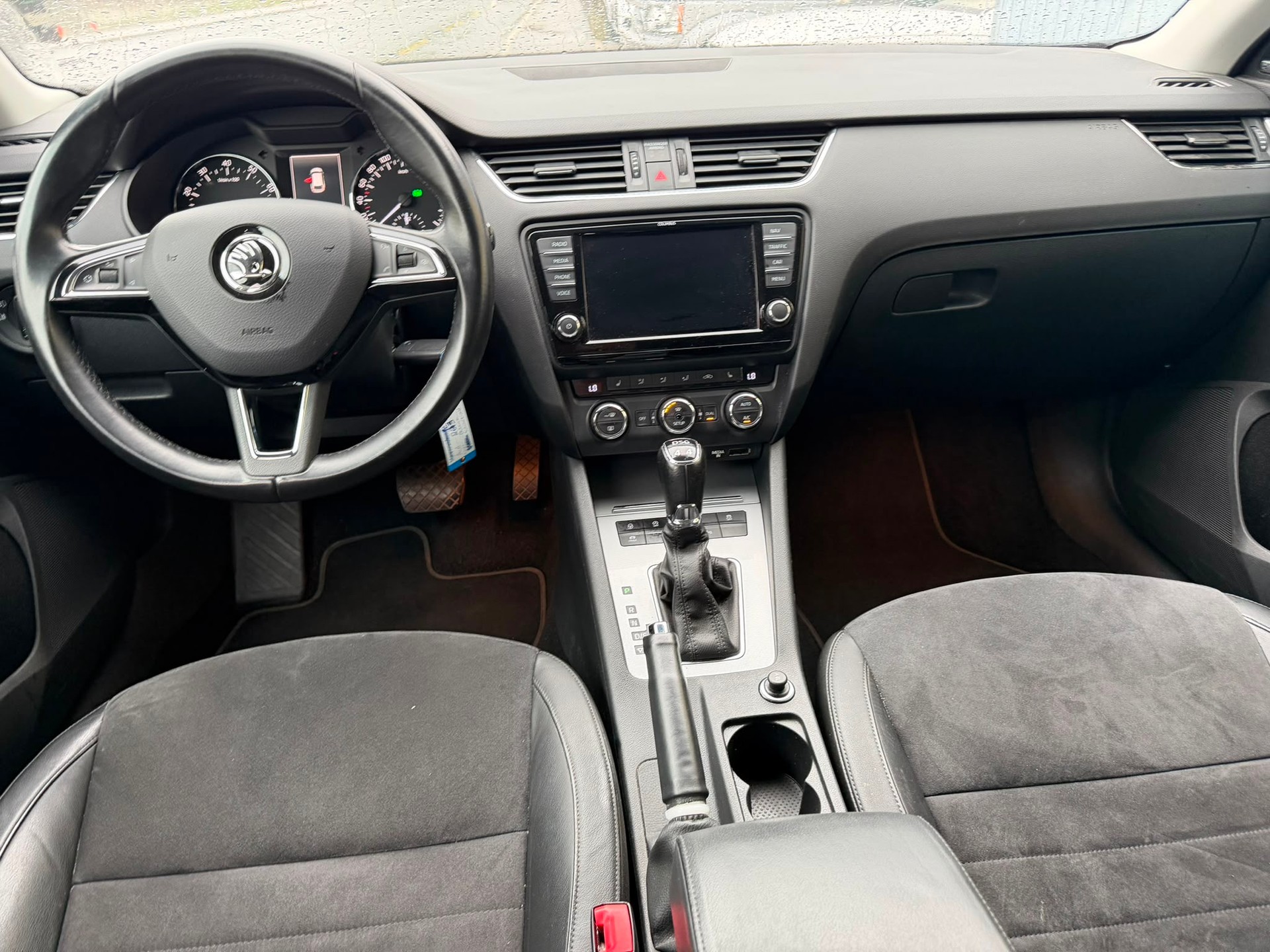SKODA Octavia Combi 1.8 TSI Elegance 4x4 DSG-image-7