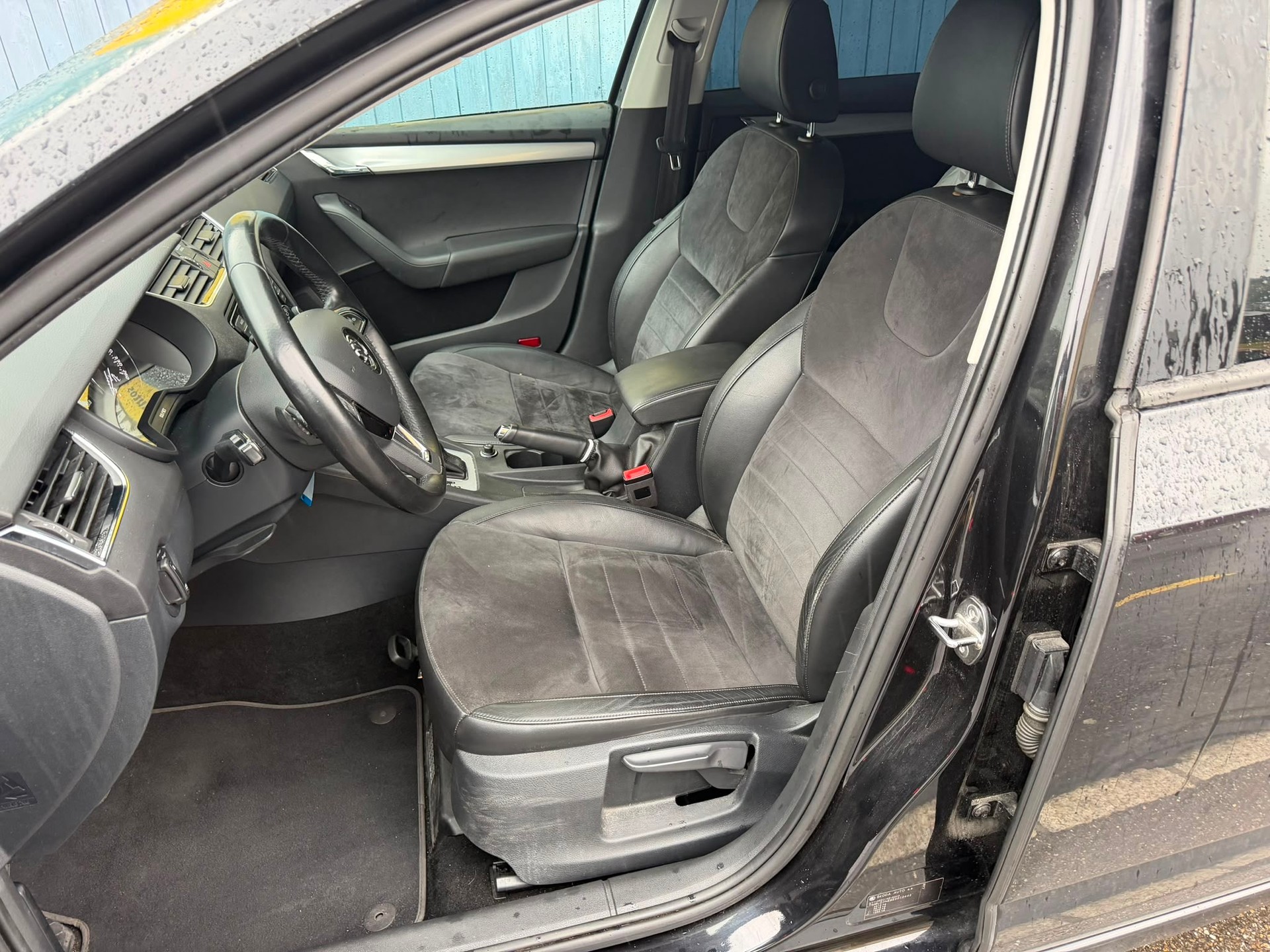 SKODA Octavia Combi 1.8 TSI Elegance 4x4 DSG-image-8
