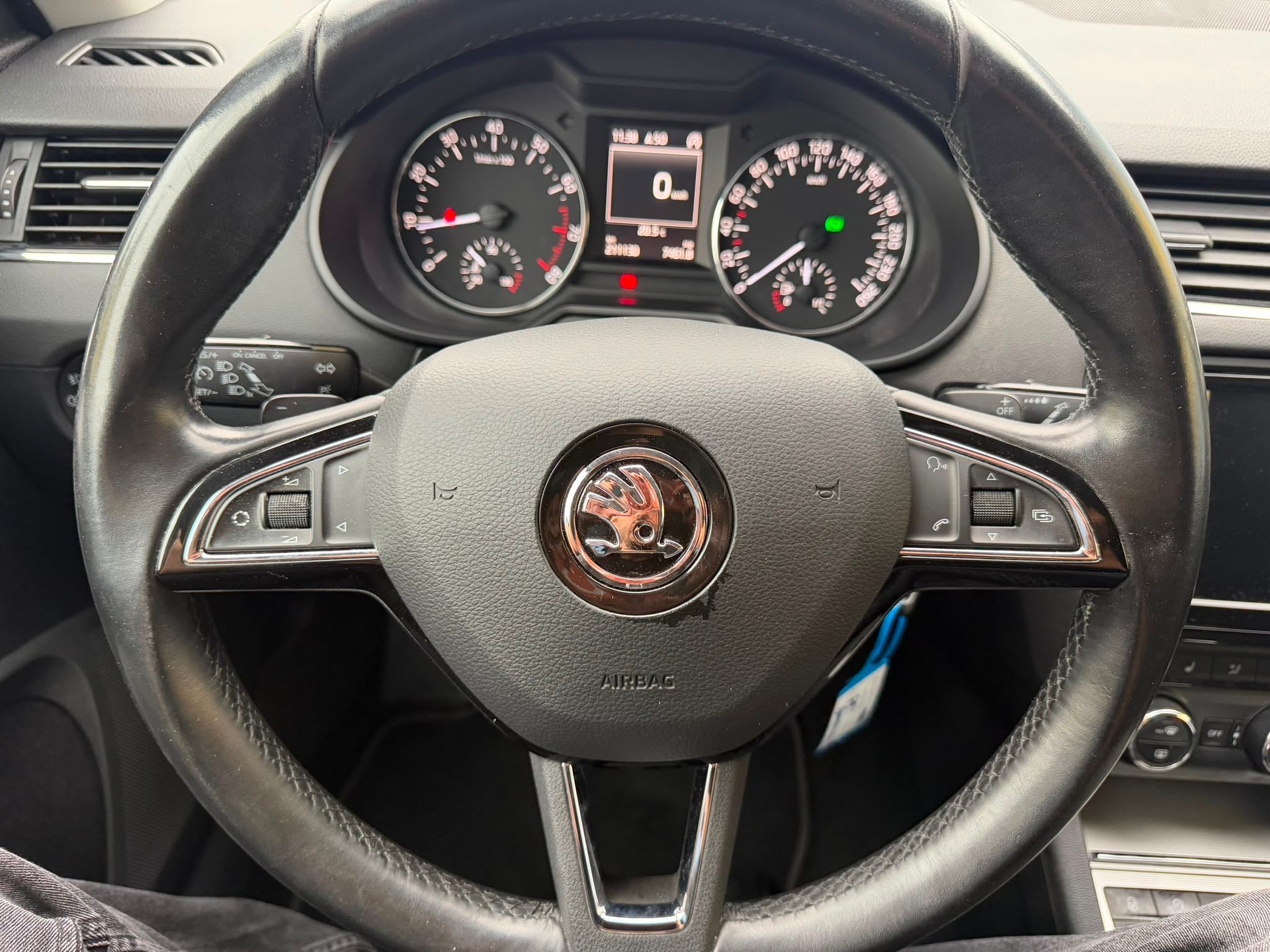 SKODA Octavia Combi 1.8 TSI Elegance 4x4 DSG-image-9