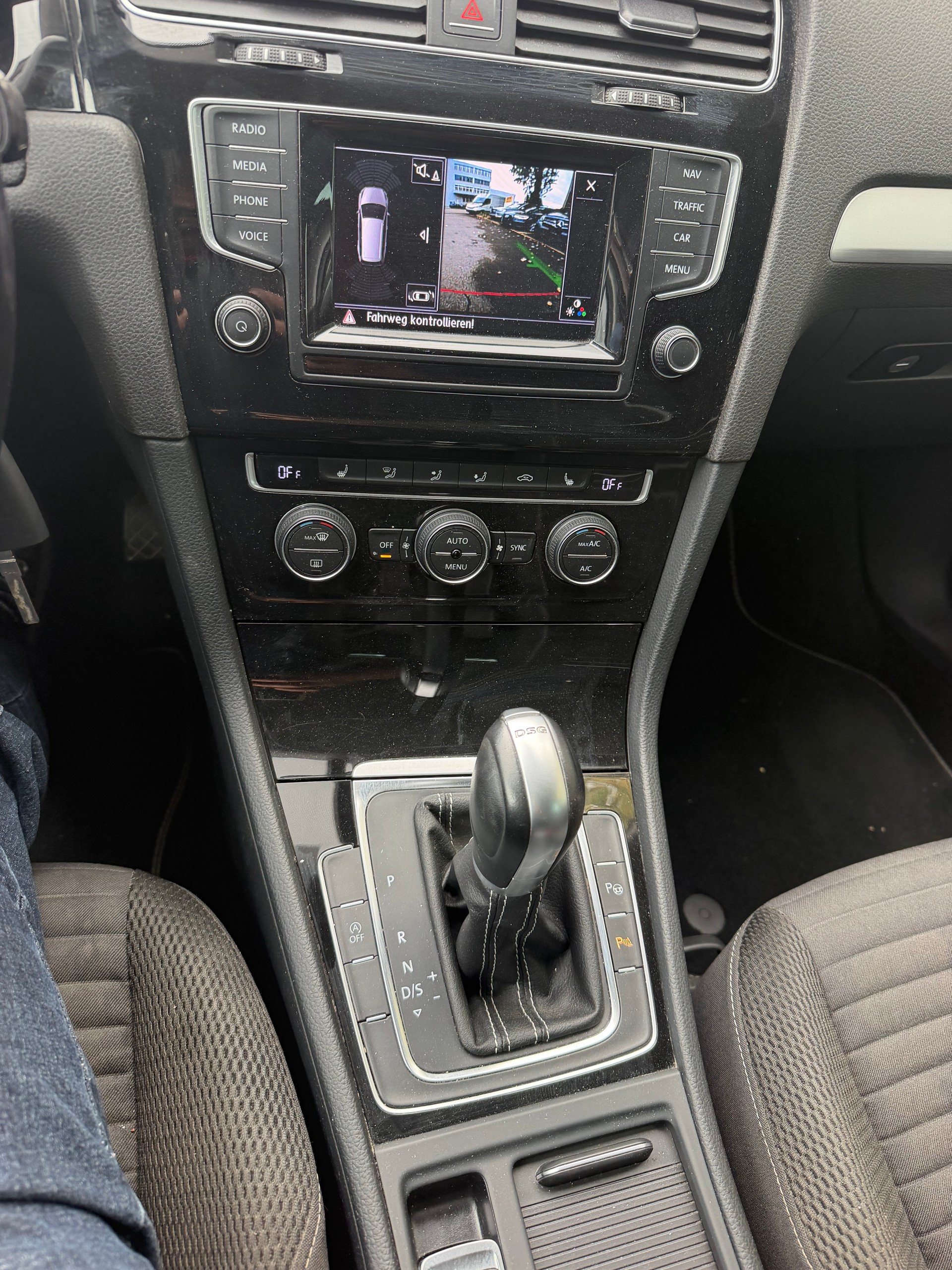 VW Golf Variant 1.4 TSI Comfortline DSG-image-10