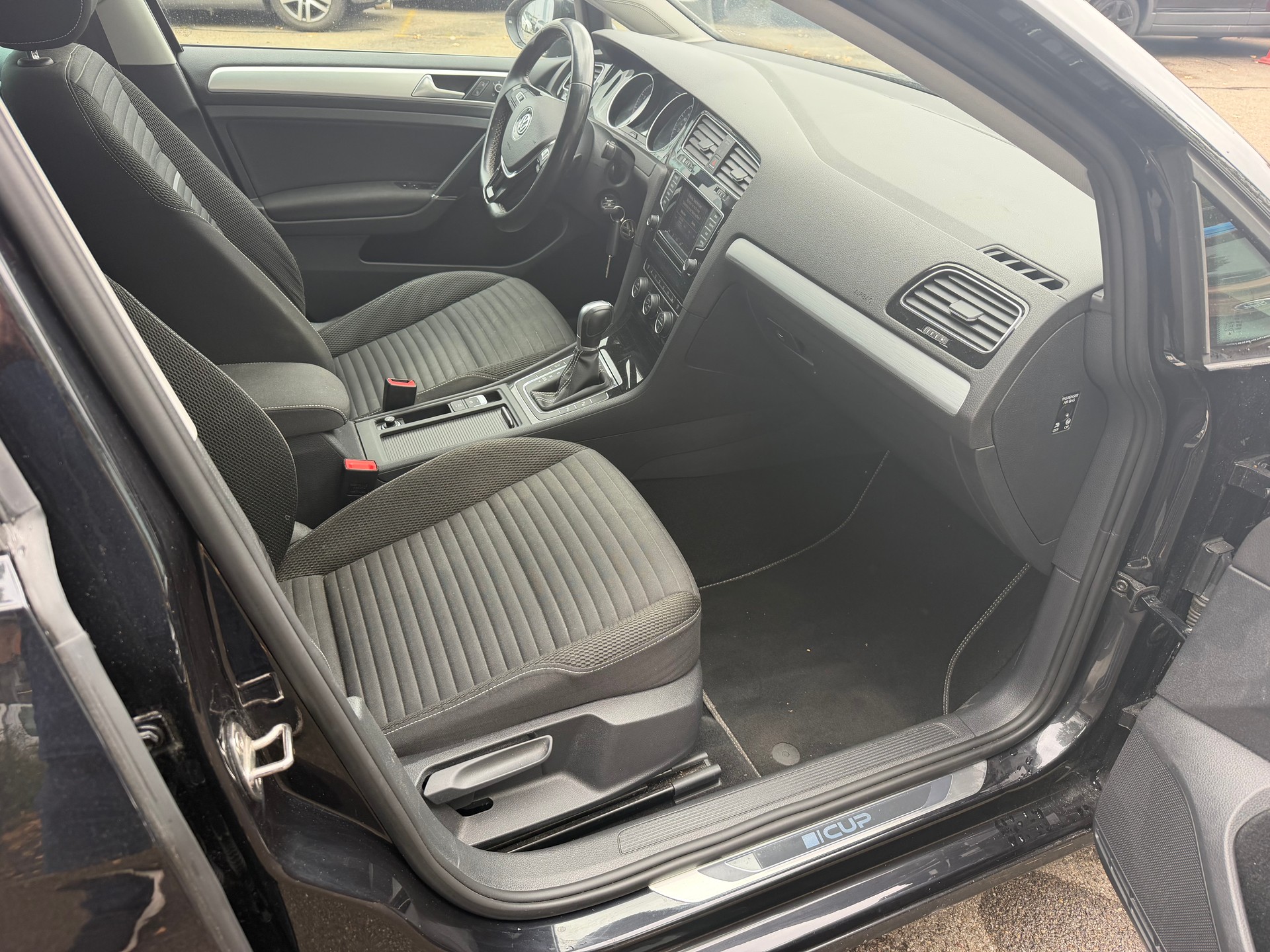 VW Golf Variant 1.4 TSI Comfortline DSG-image-12