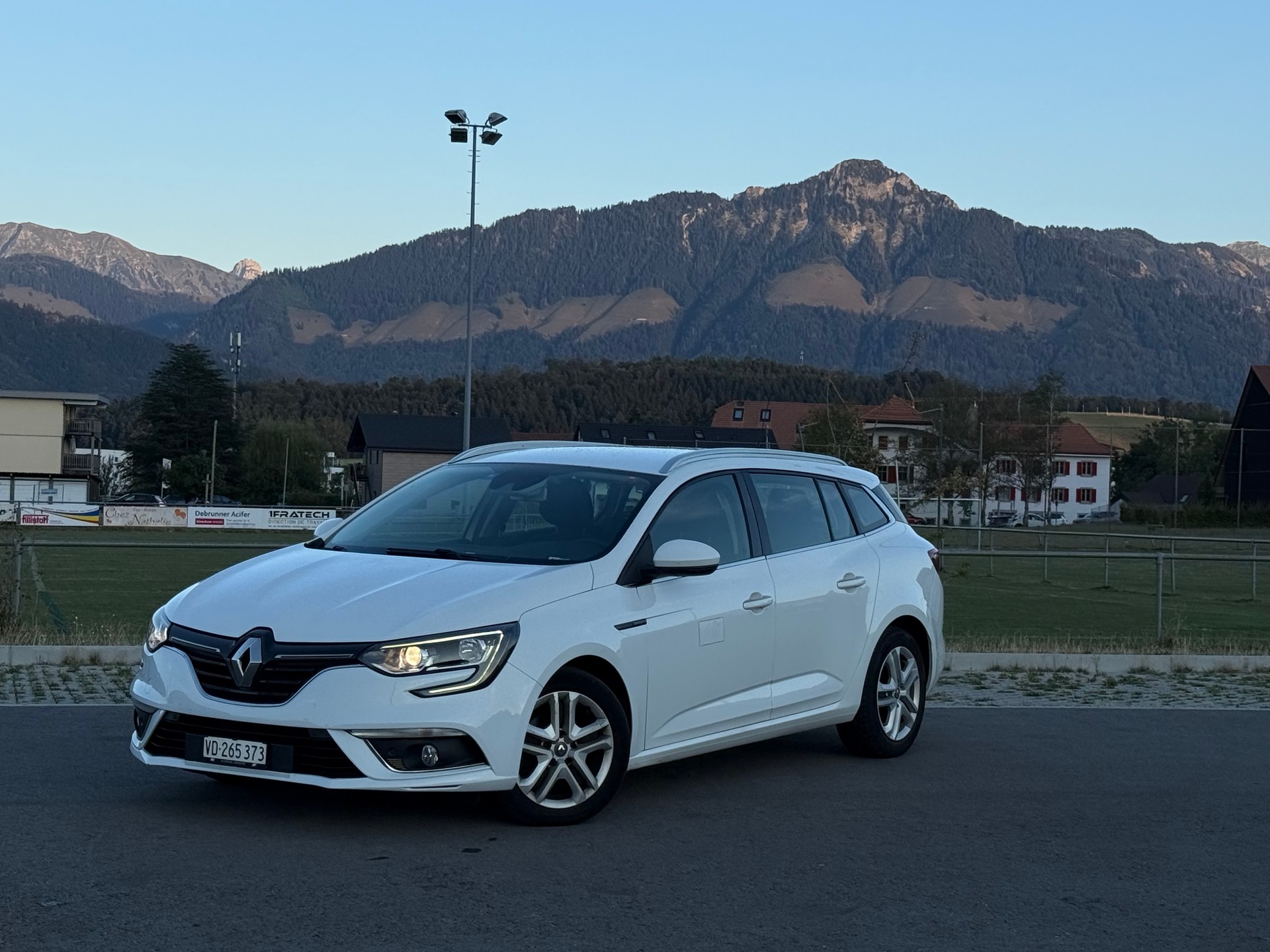 RENAULT Renault Mégane 1.5 dCi EDC-image-1
