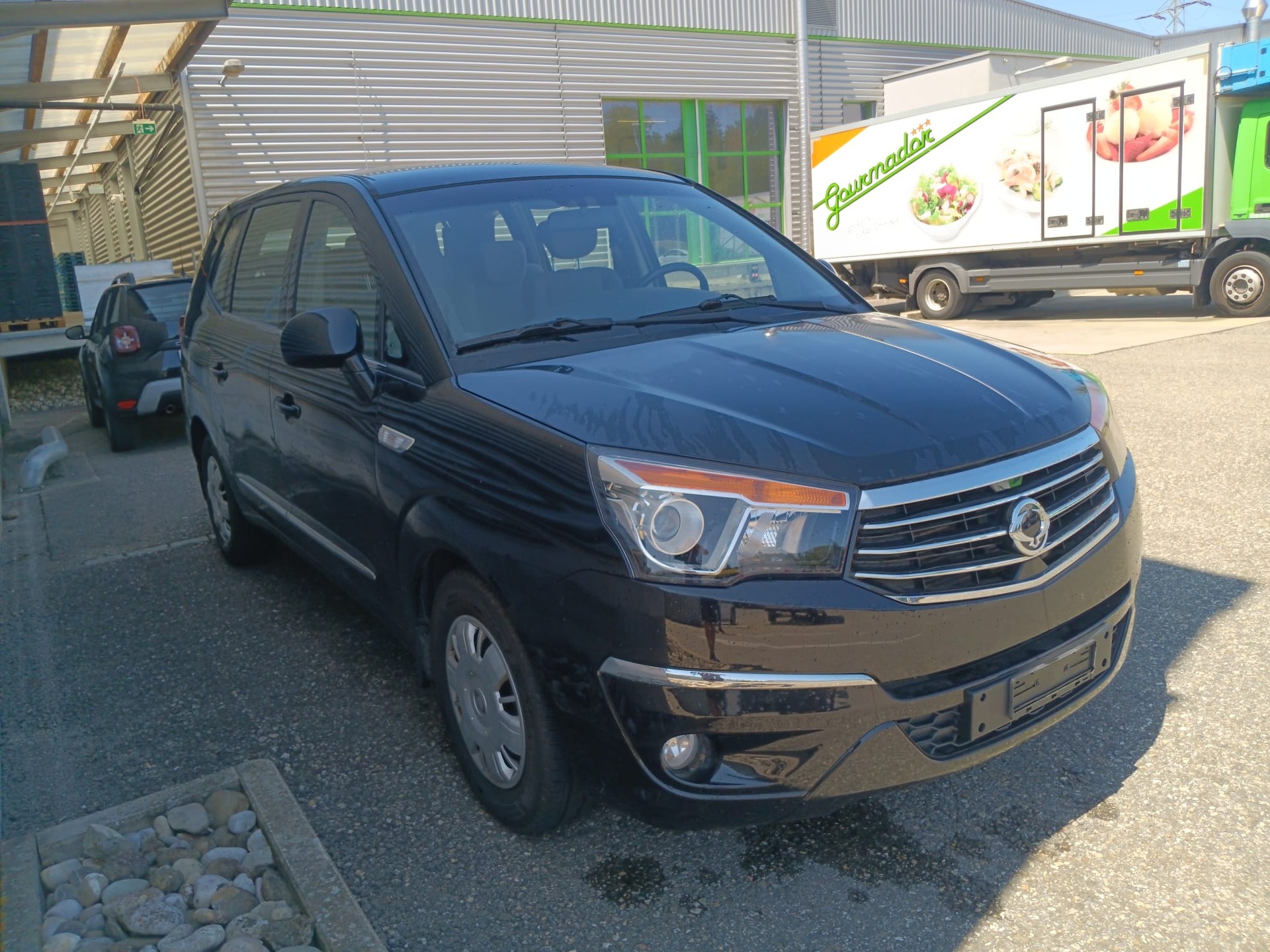 KGM-SsangYong Rodius SV220 e-XDi Crystal Plus Edition 2WD-image-3