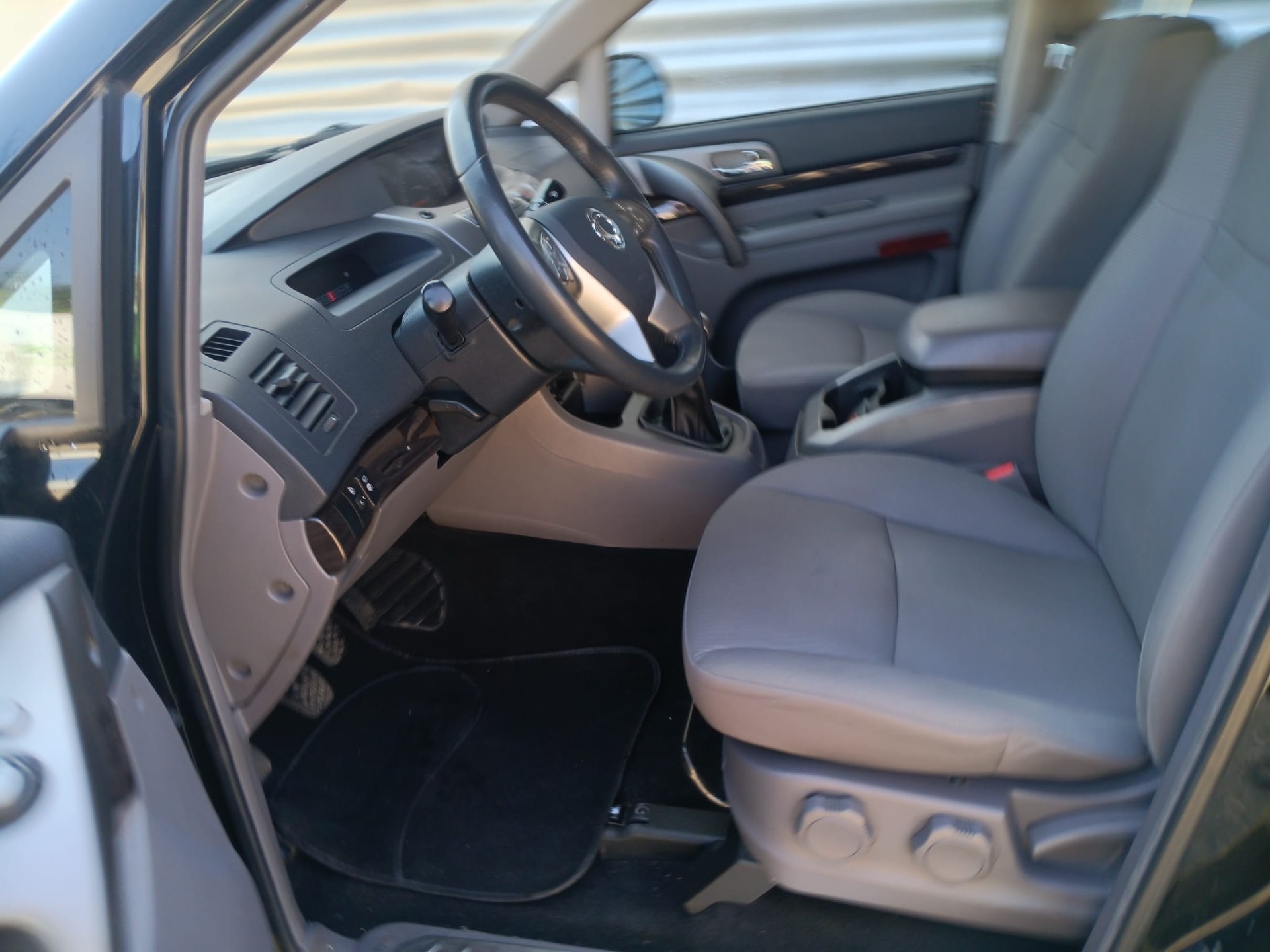 KGM-SsangYong Rodius SV220 e-XDi Crystal Plus Edition 2WD-image-5
