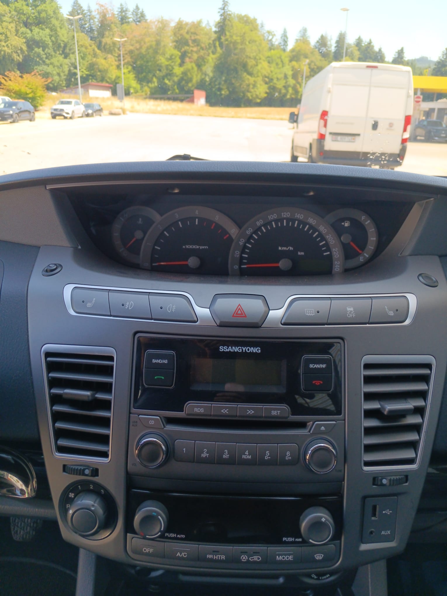 KGM-SsangYong Rodius SV220 e-XDi Crystal Plus Edition 2WD-image-9