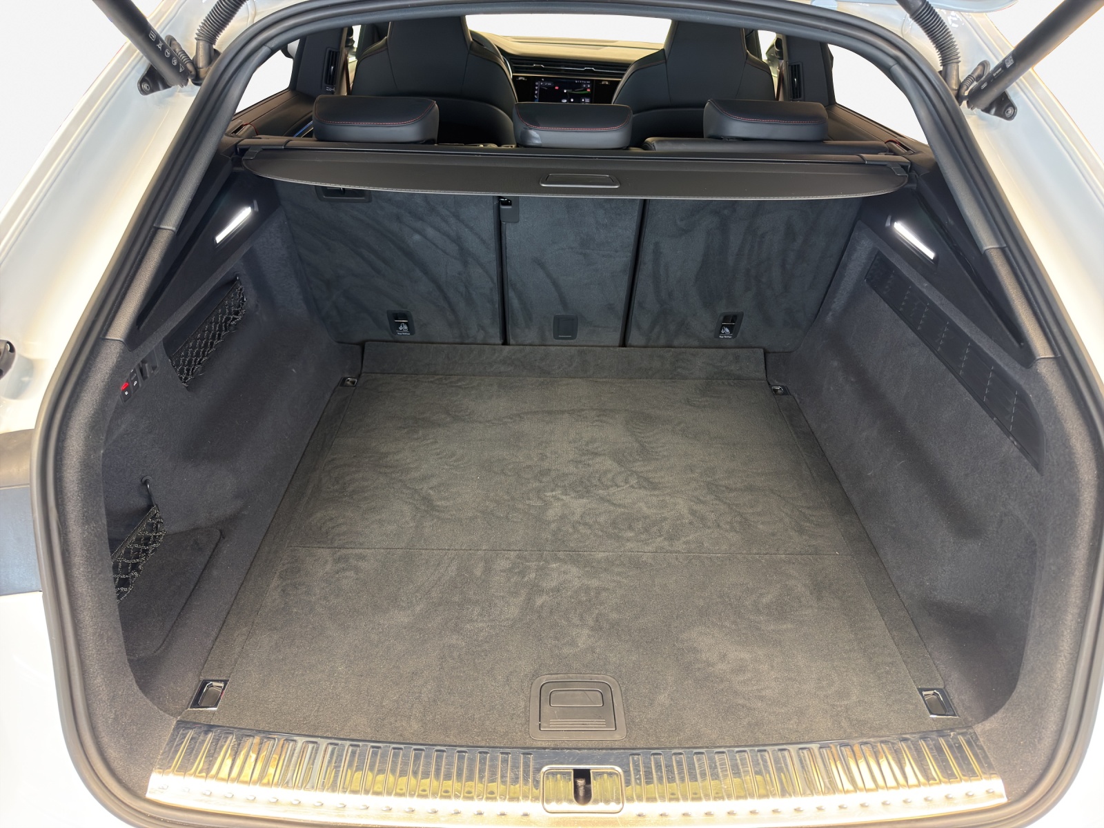 AUDI RSQ8 quattro-image-12