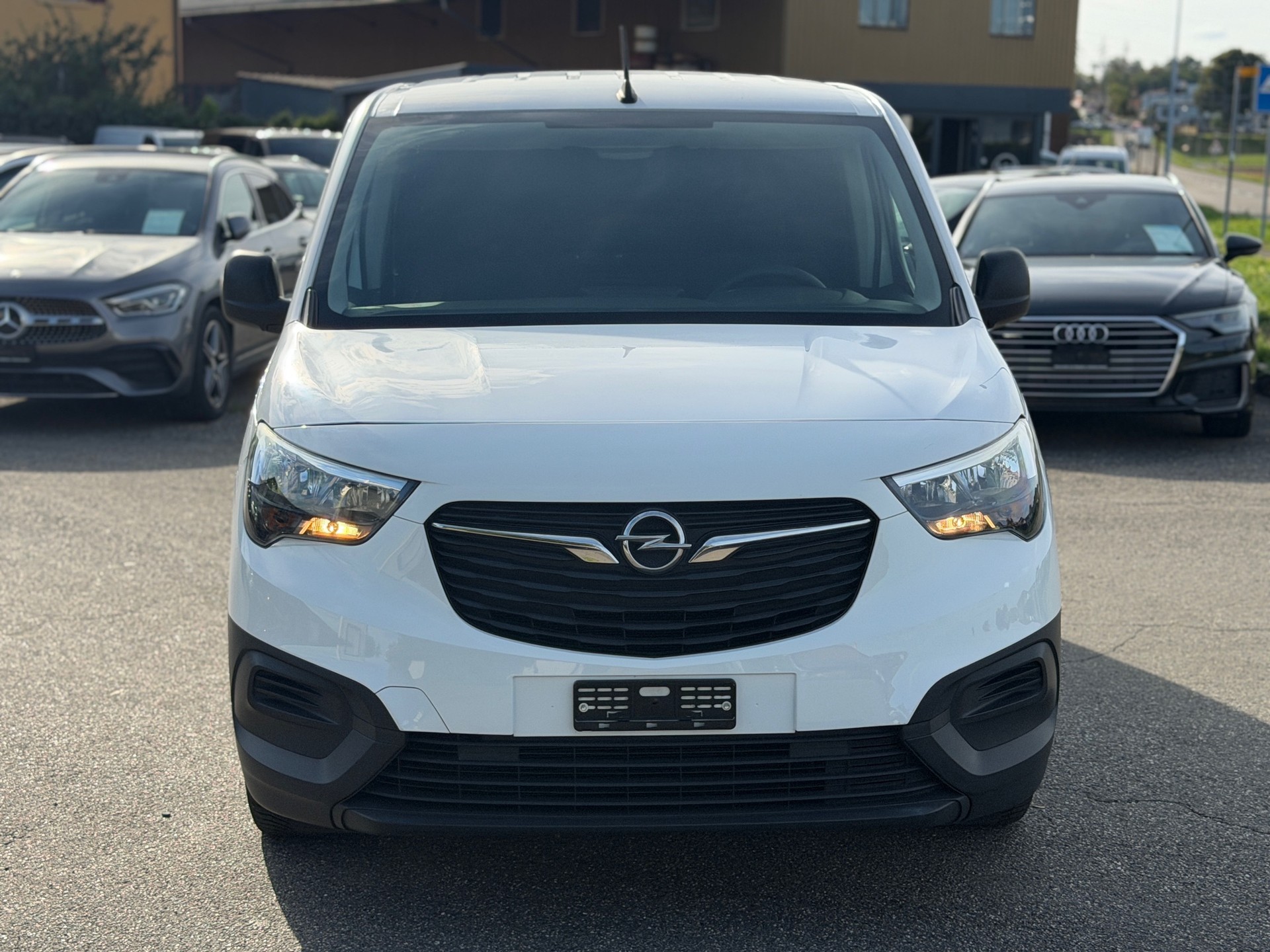OPEL Combo 1.2 Cargo Essentia start/stop-image-1
