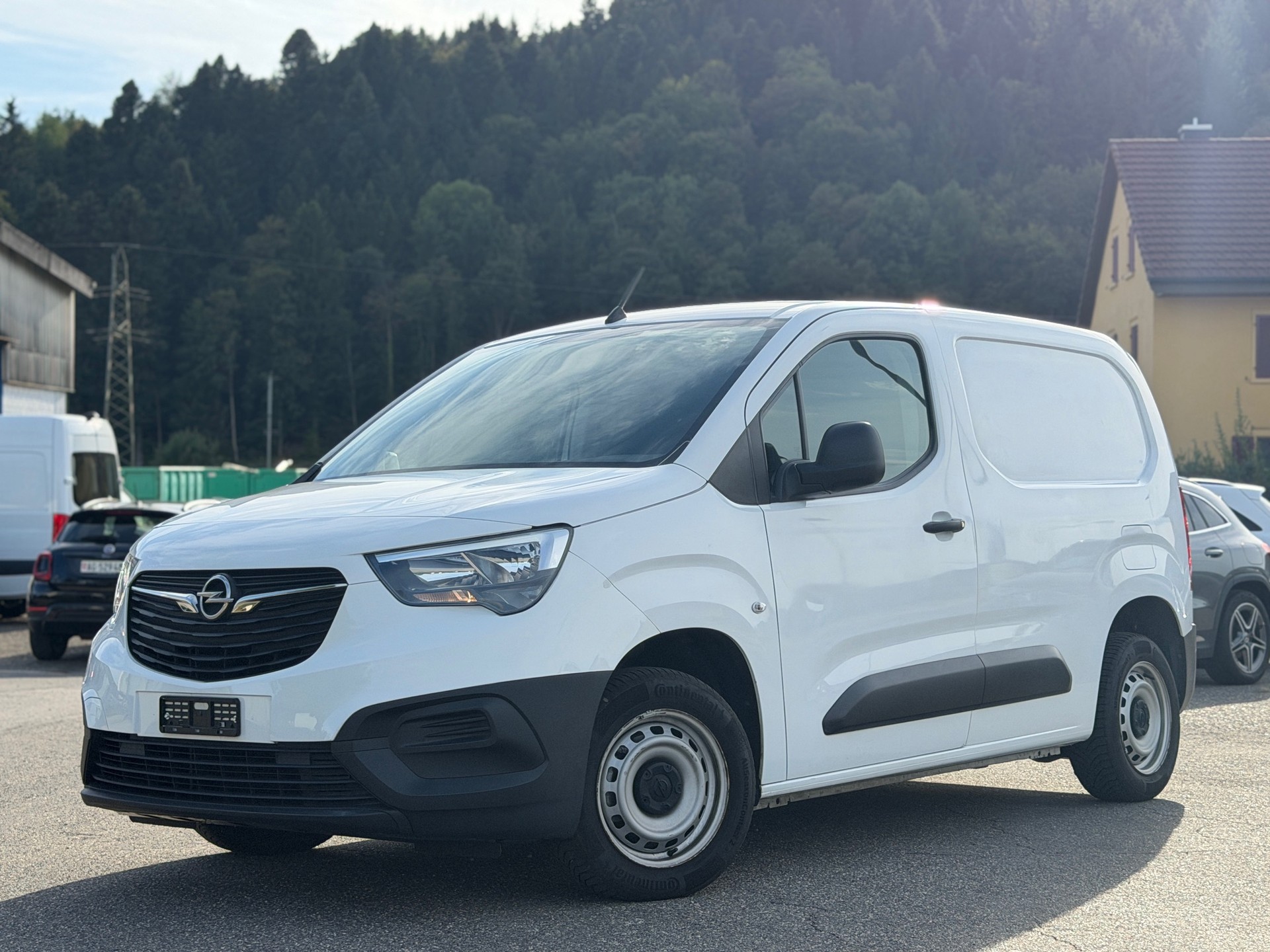 OPEL Combo 1.2 Cargo Essentia start/stop-image-0