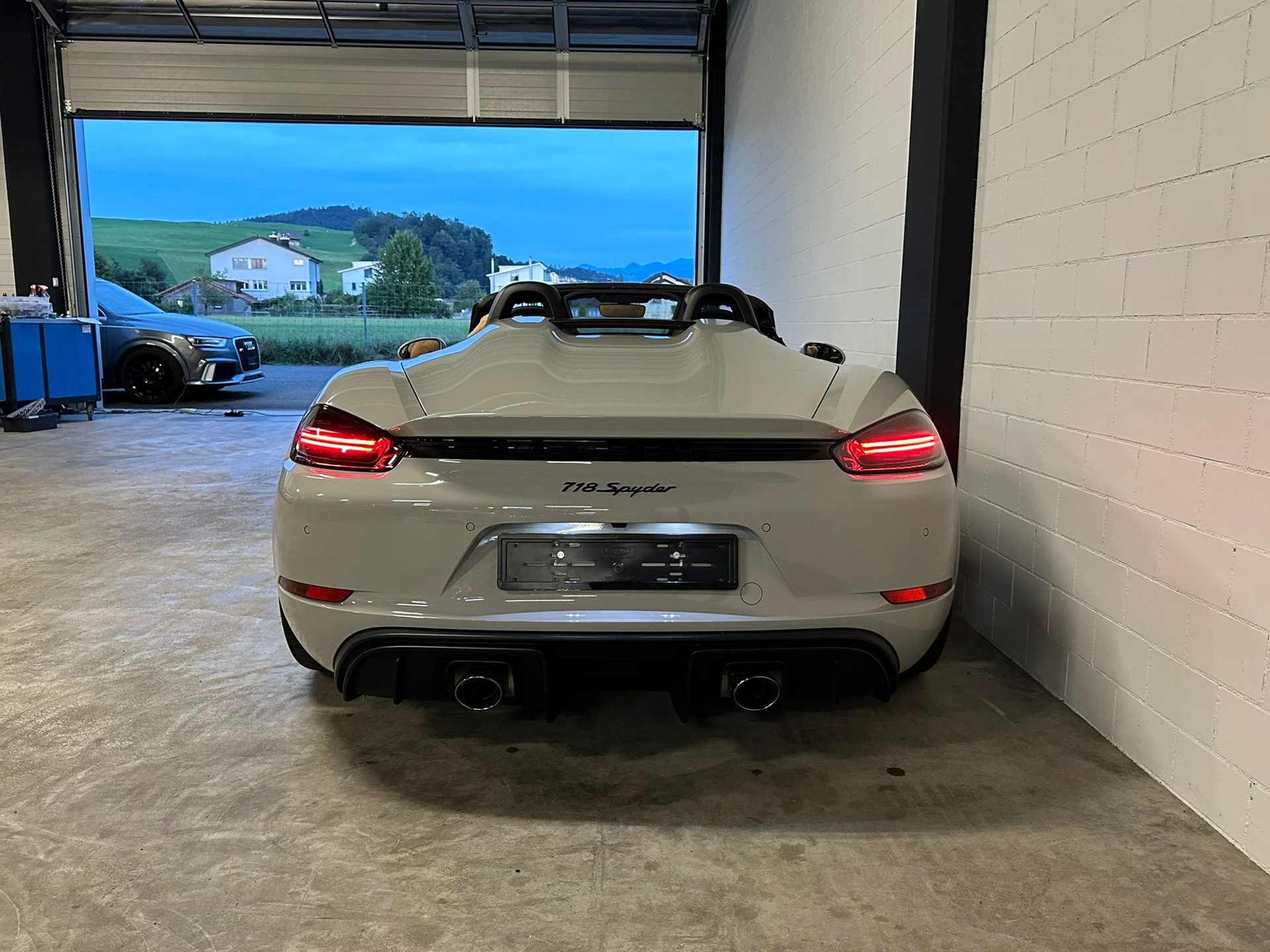 PORSCHE 718 Boxster Spyder Traumausstattung-image-3
