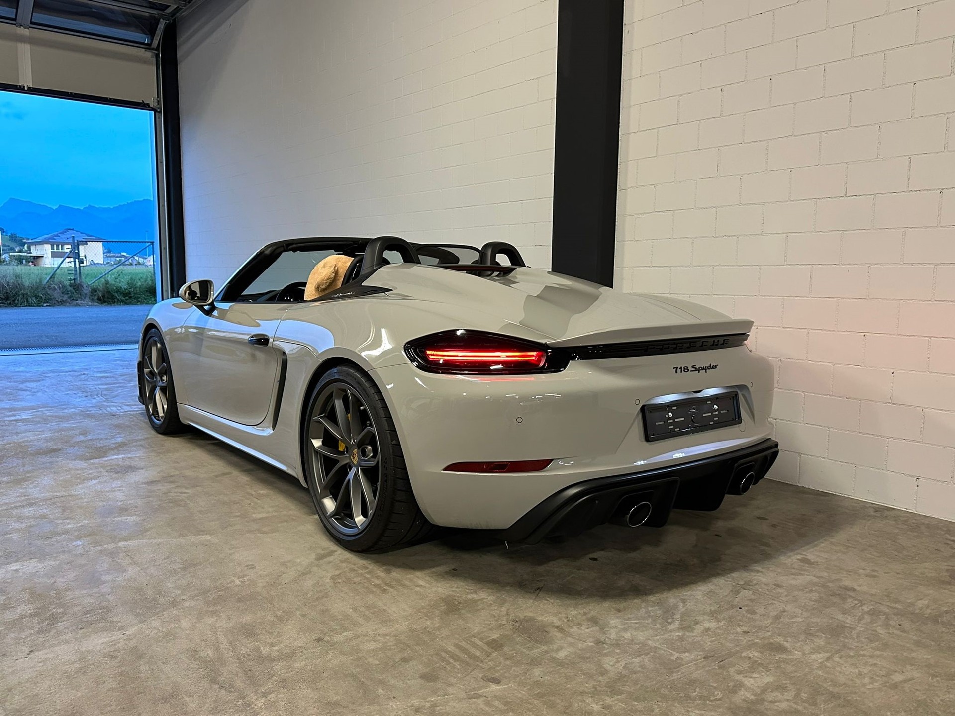 PORSCHE 718 Boxster Spyder Traumausstattung-image-2