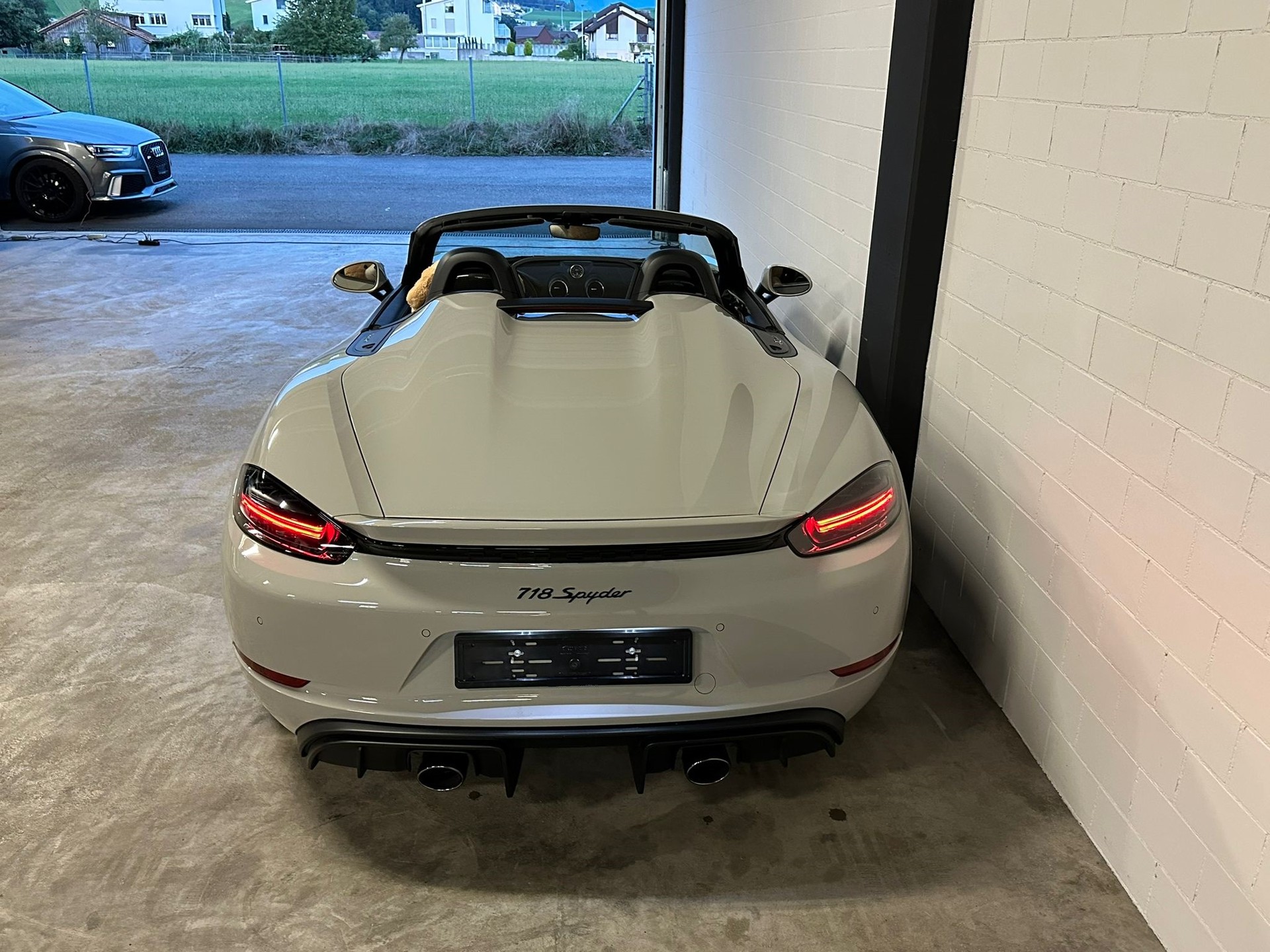 PORSCHE 718 Boxster Spyder Traumausstattung-image-5