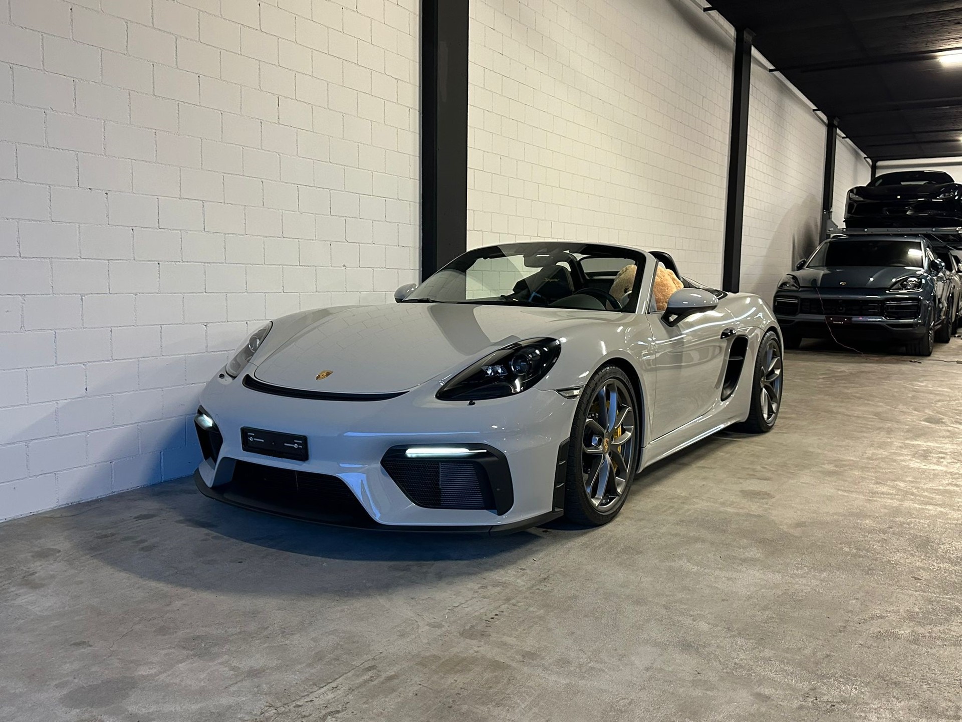 PORSCHE 718 Boxster Spyder Traumausstattung-image-1