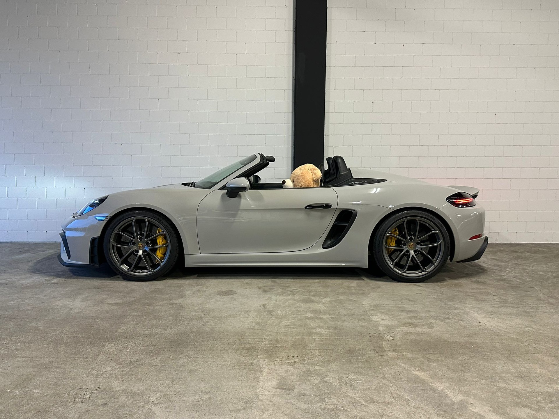 PORSCHE 718 Boxster Spyder Traumausstattung-image-0