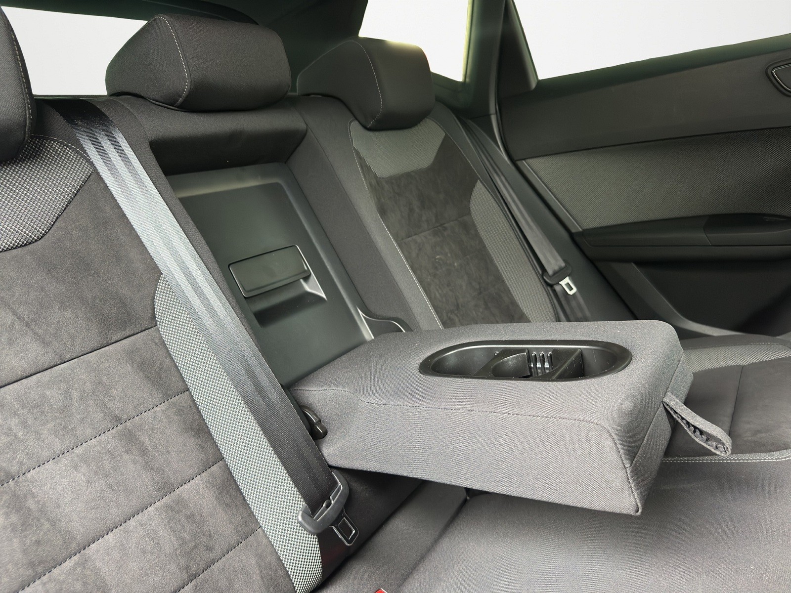 SEAT Ateca 1.4 TSI Xcellence 4Drive DSG-image-17