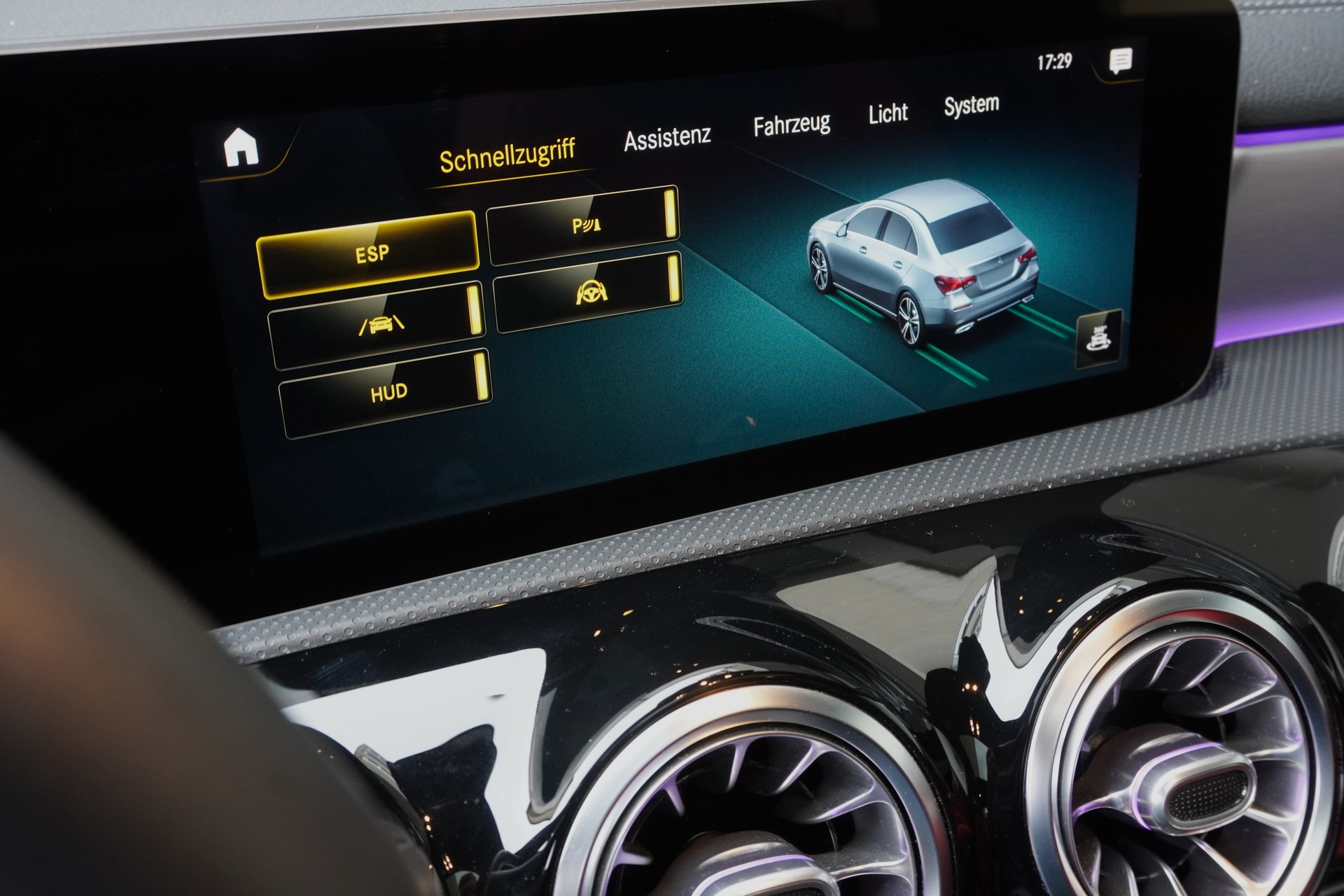 MERCEDES-BENZ A 220 d AMG Line 8G-DCT-image-12