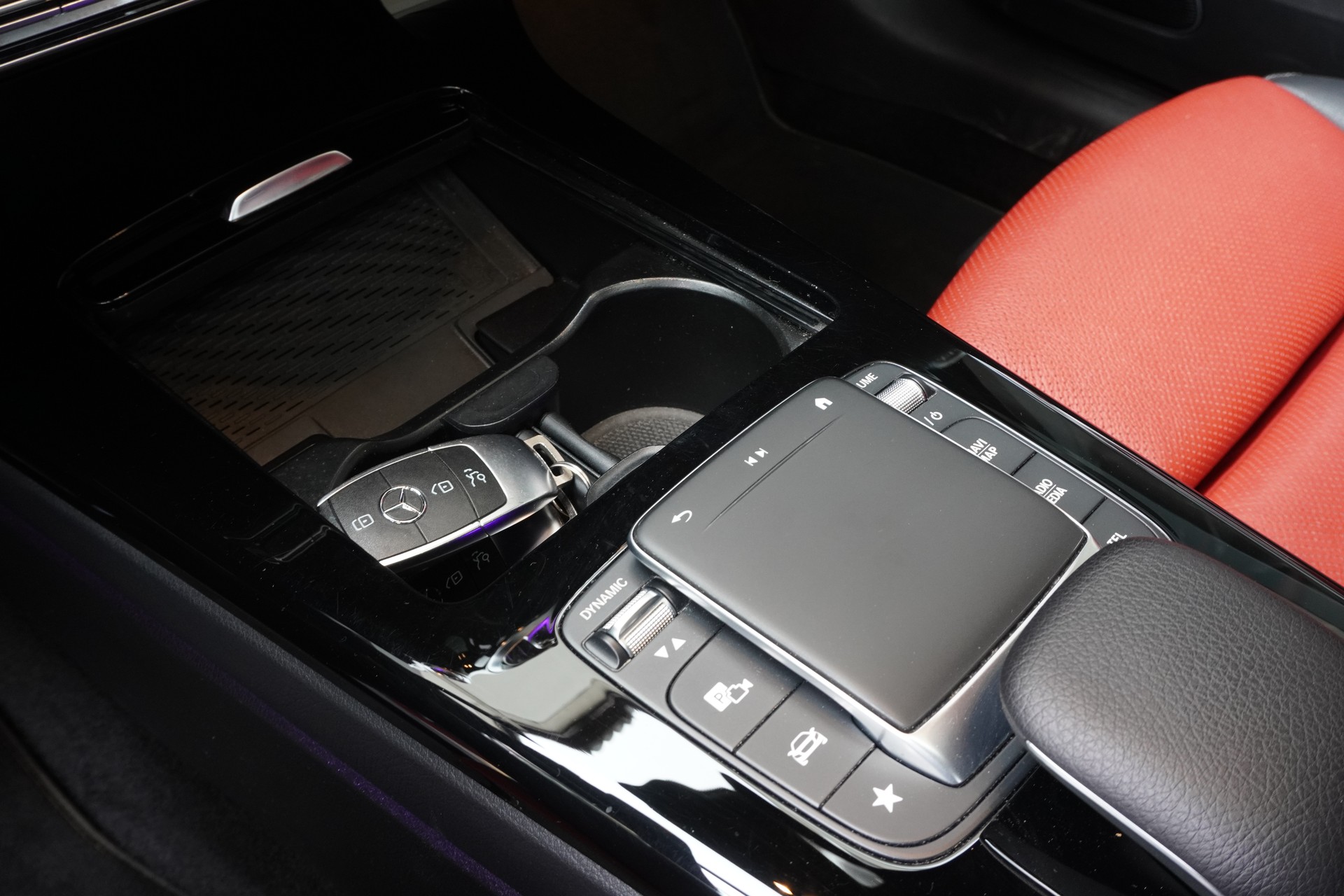 MERCEDES-BENZ A 220 d AMG Line 8G-DCT-image-14