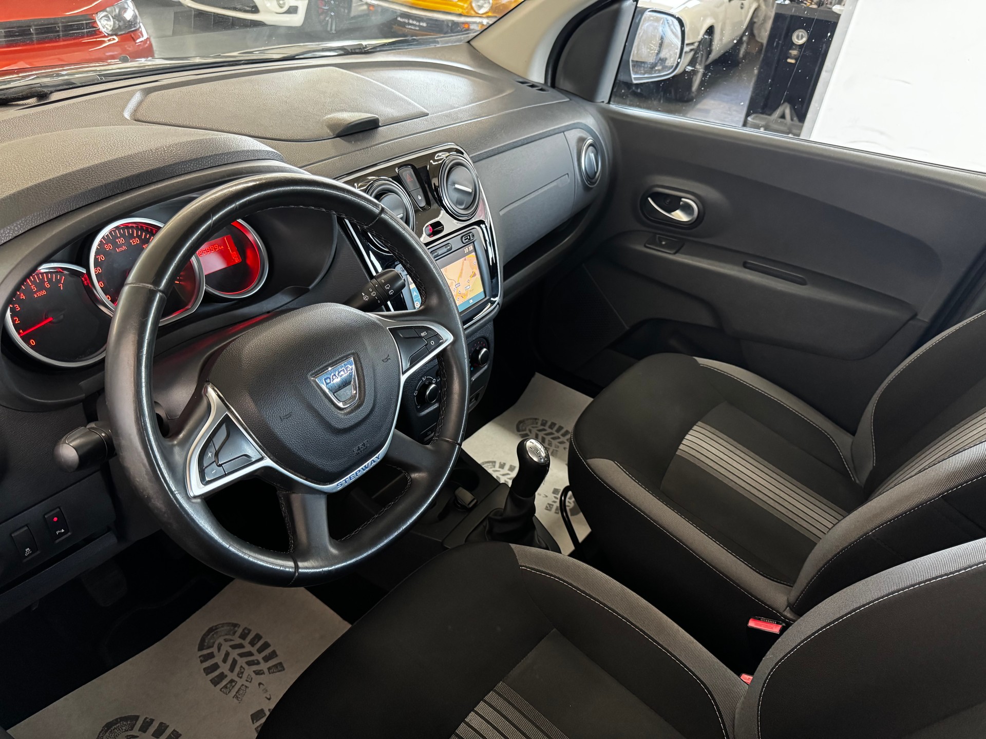DACIA Lodgy 1.2 Turbo Stepway Unlimited 2 7PL-image-12