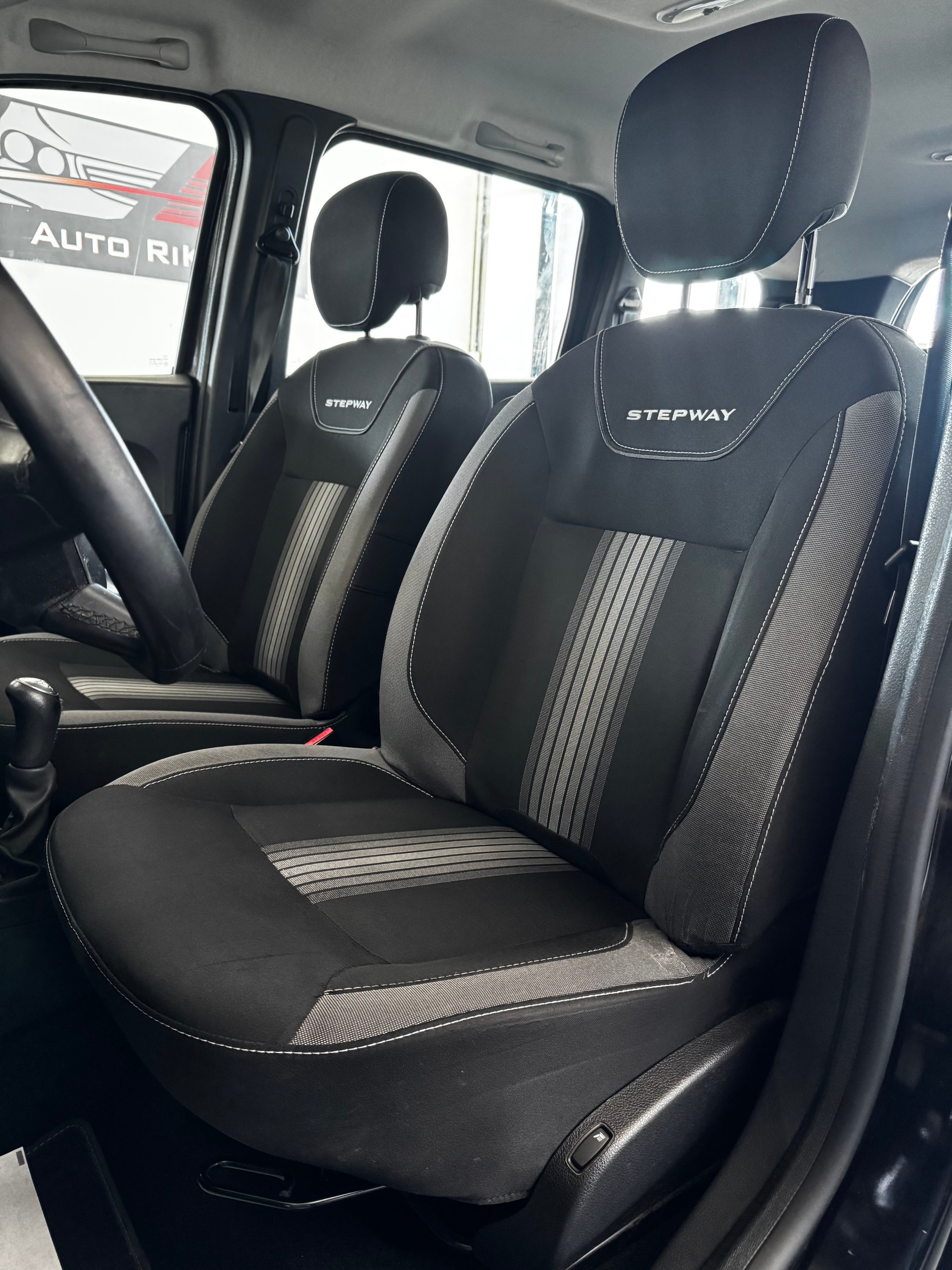 DACIA Lodgy 1.2 Turbo Stepway Unlimited 2 7PL-image-13