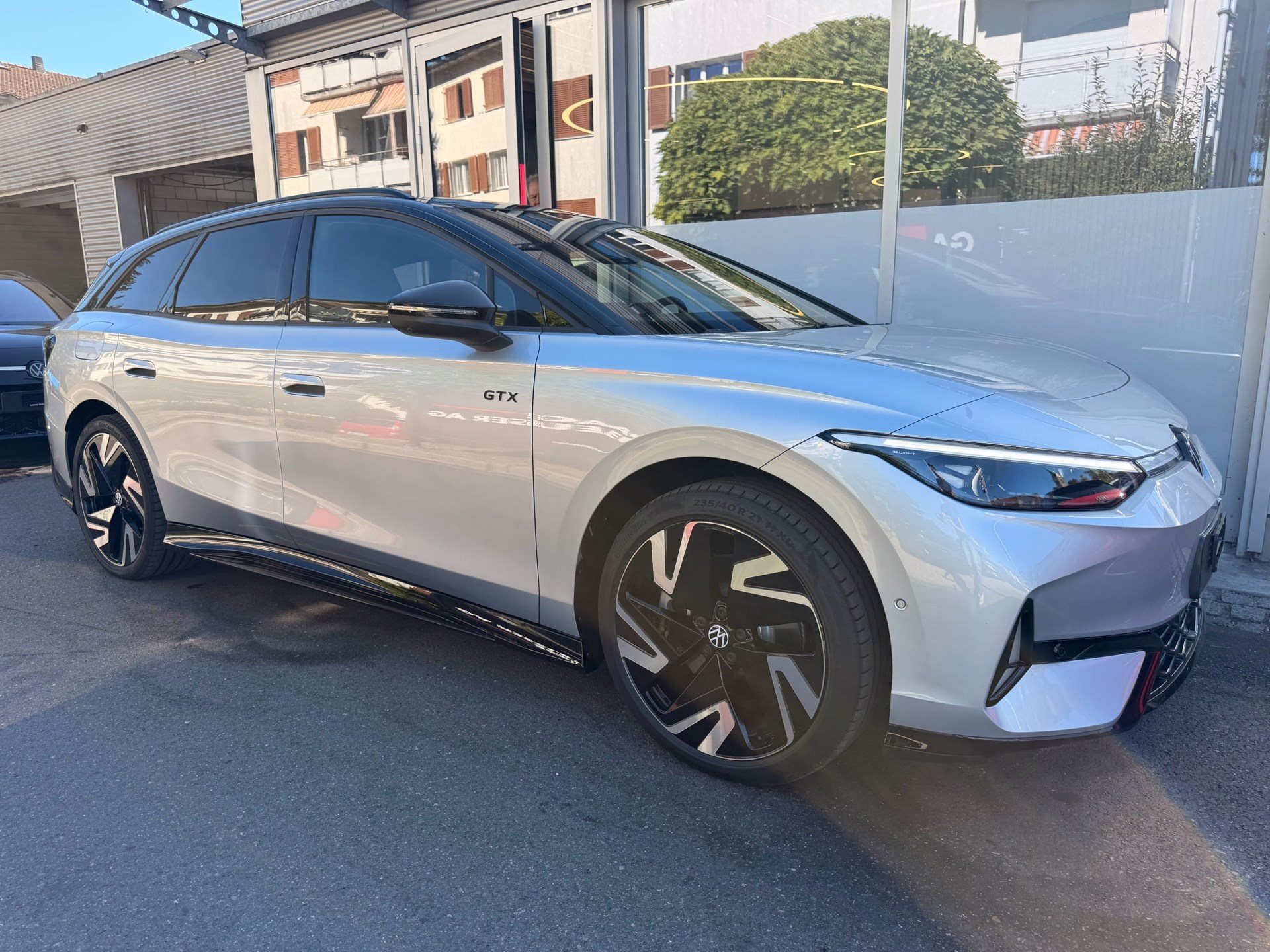 VW ID.7 TOURER GTX 340 PS 4MOTION *** VOLLAUSSTATTUG IN SCALE SILVER ***-image-2