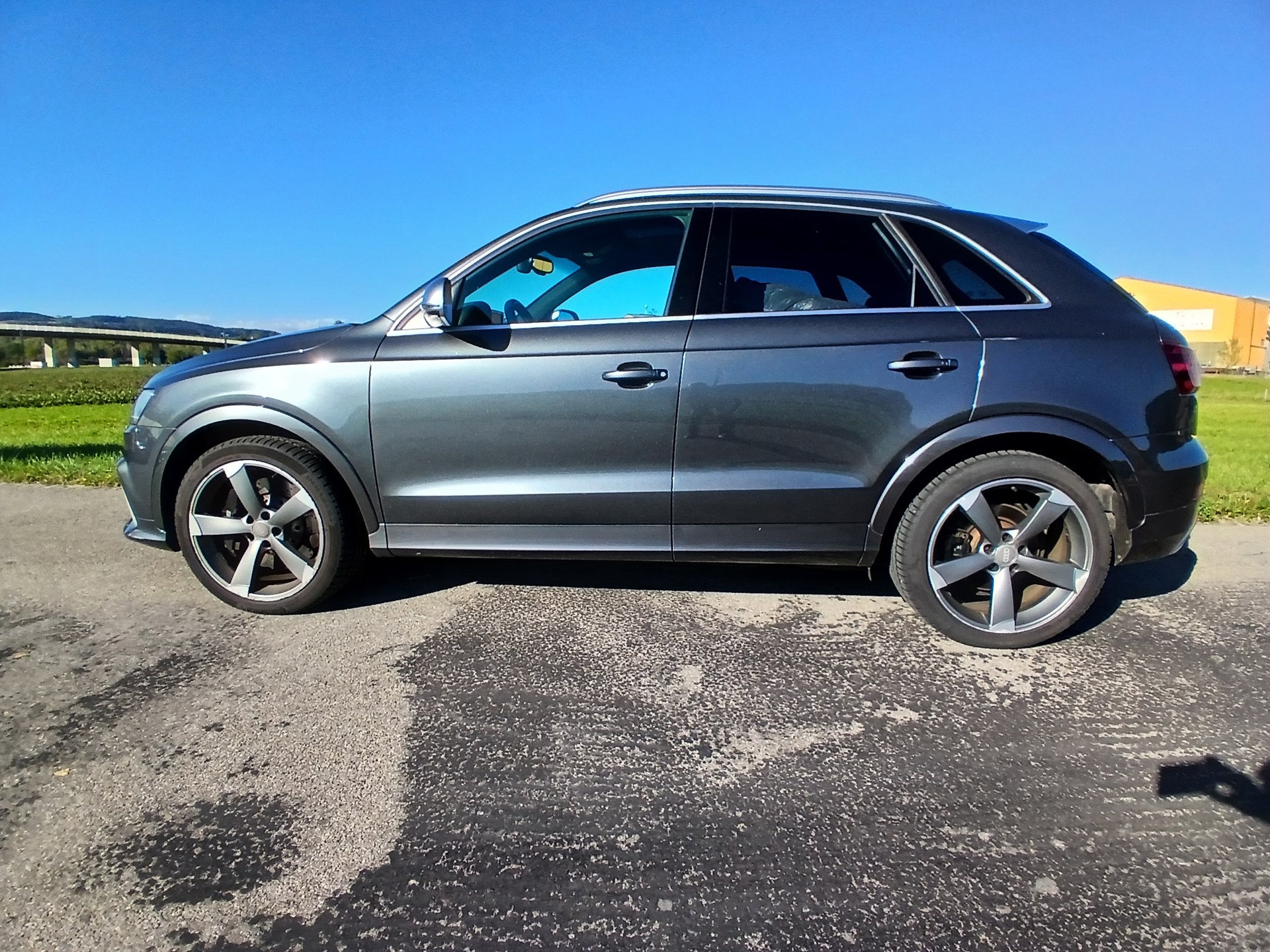 AUDI RS Q3 2.5 TFSI quattro S-tronic-image-1