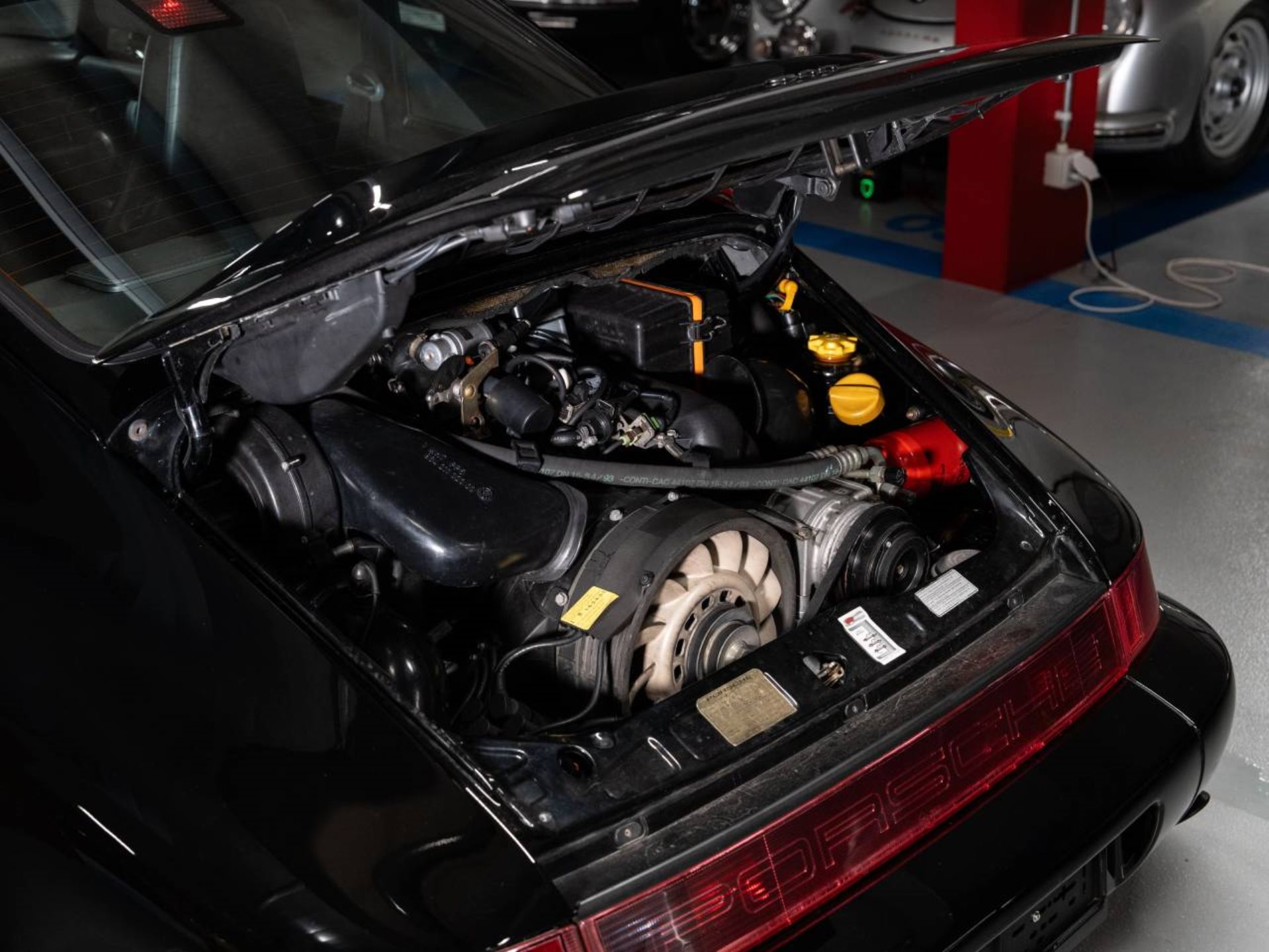 PORSCHE 911 Carrera 4 Coupé Turbo-Look-image-28