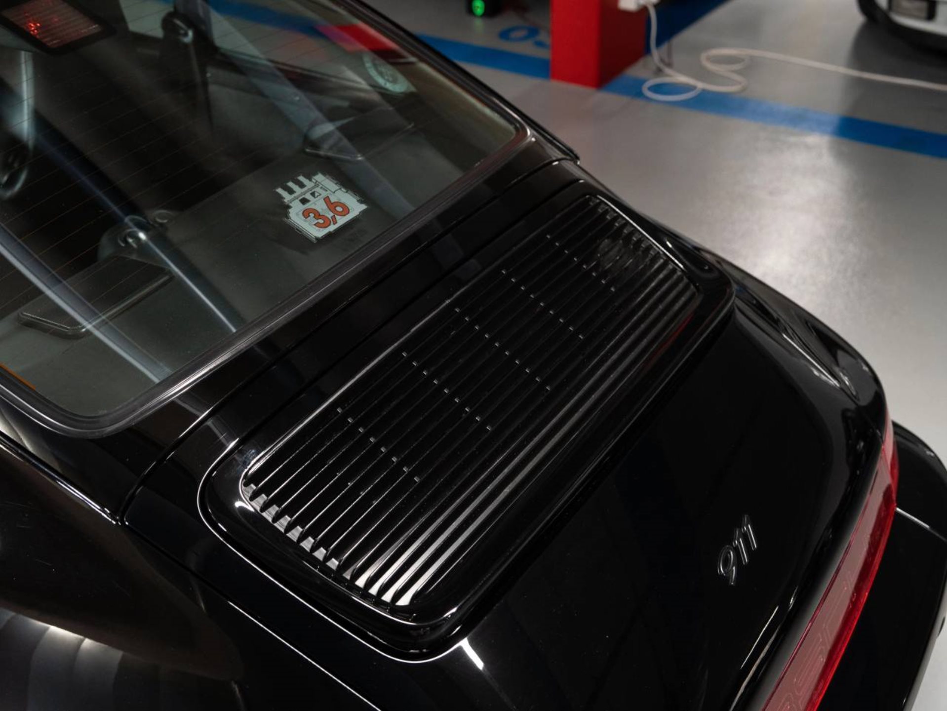 PORSCHE 911 Carrera 4 Coupé Turbo-Look-image-25