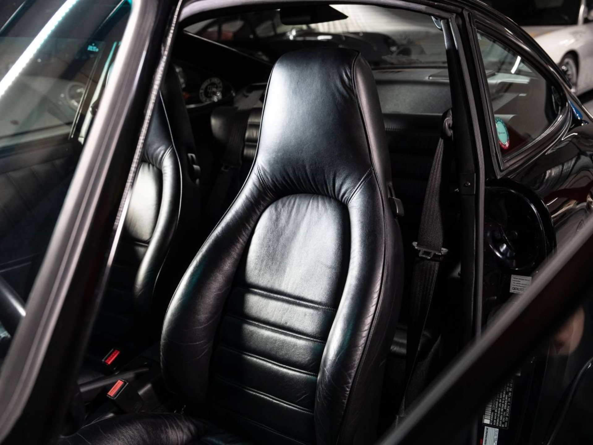PORSCHE 911 Carrera 4 Coupé Turbo-Look-image-11