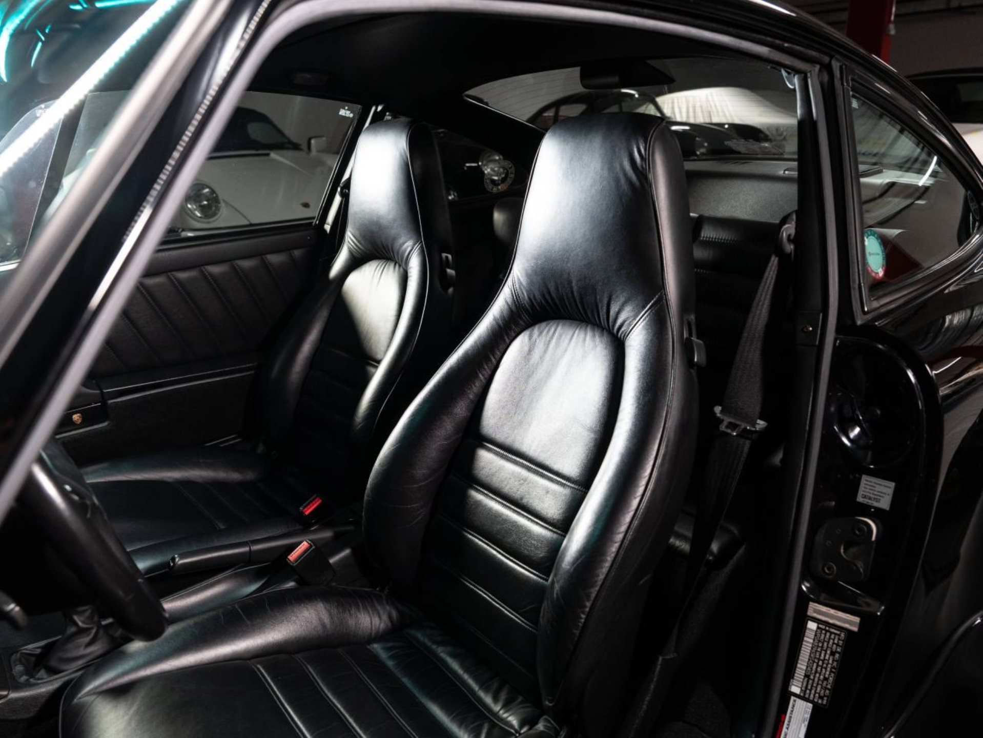 PORSCHE 911 Carrera 4 Coupé Turbo-Look-image-12