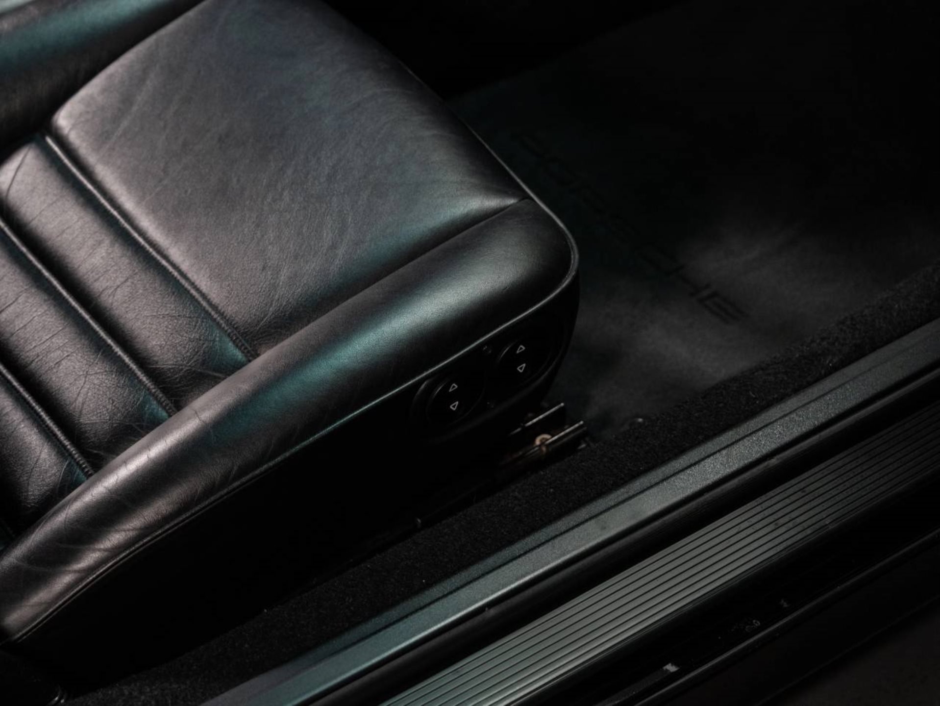PORSCHE 911 Carrera 4 Coupé Turbo-Look-image-19